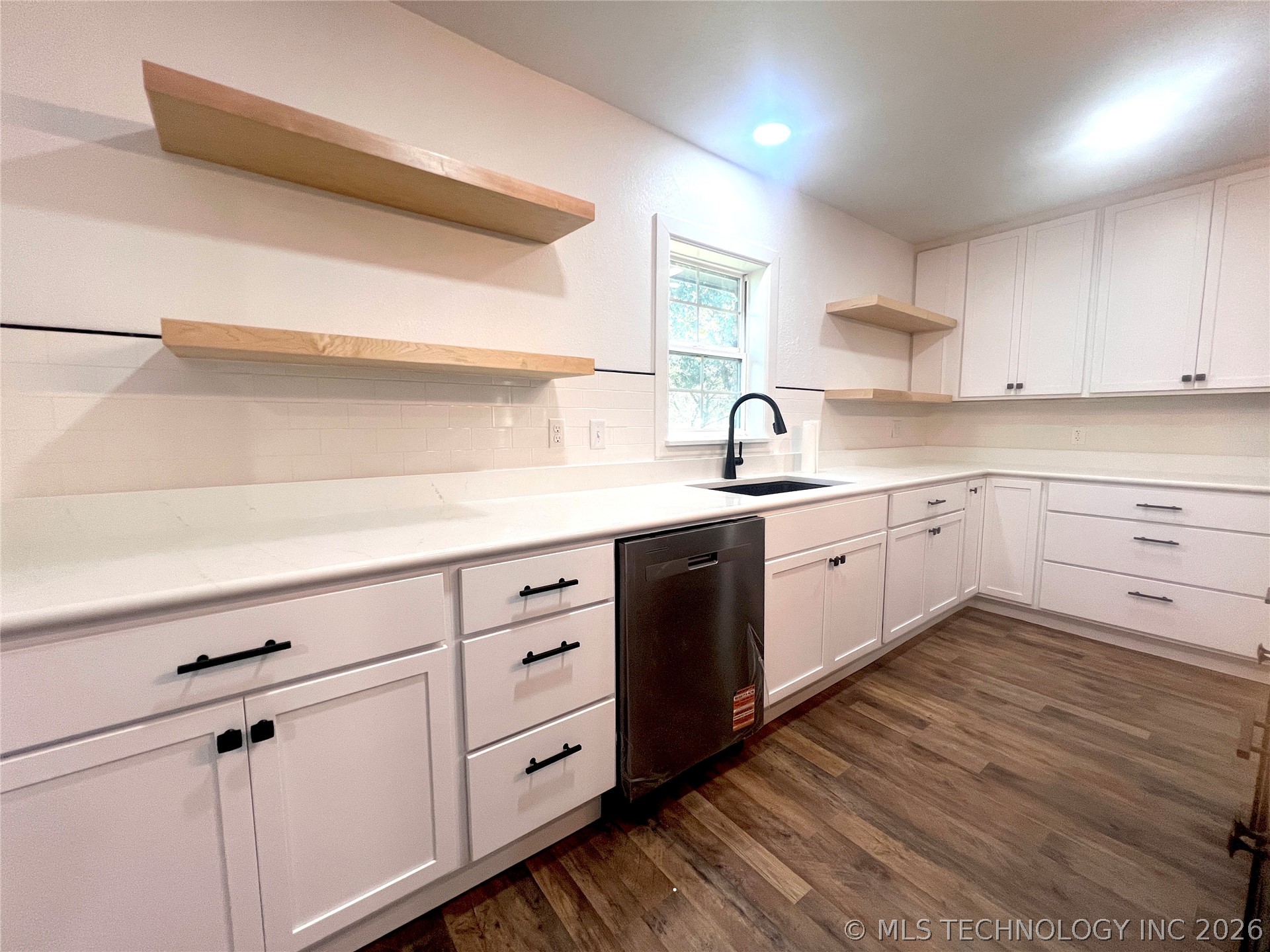 563 W Chambers Road Property Photo 23
