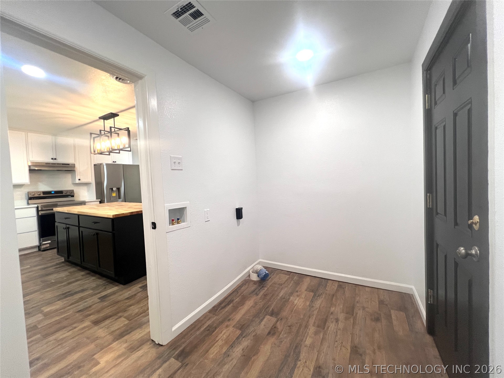 563 W Chambers Road Property Photo 26