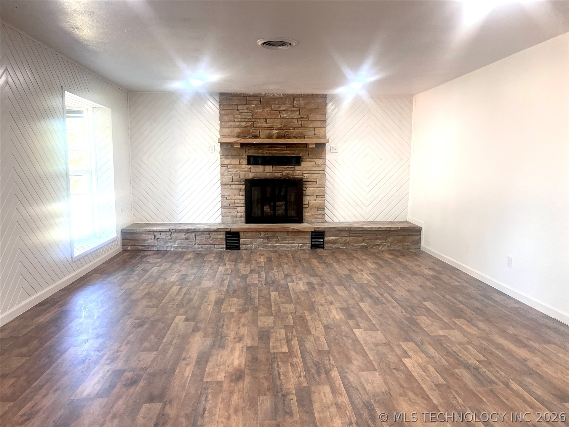 563 W Chambers Road Property Photo 27