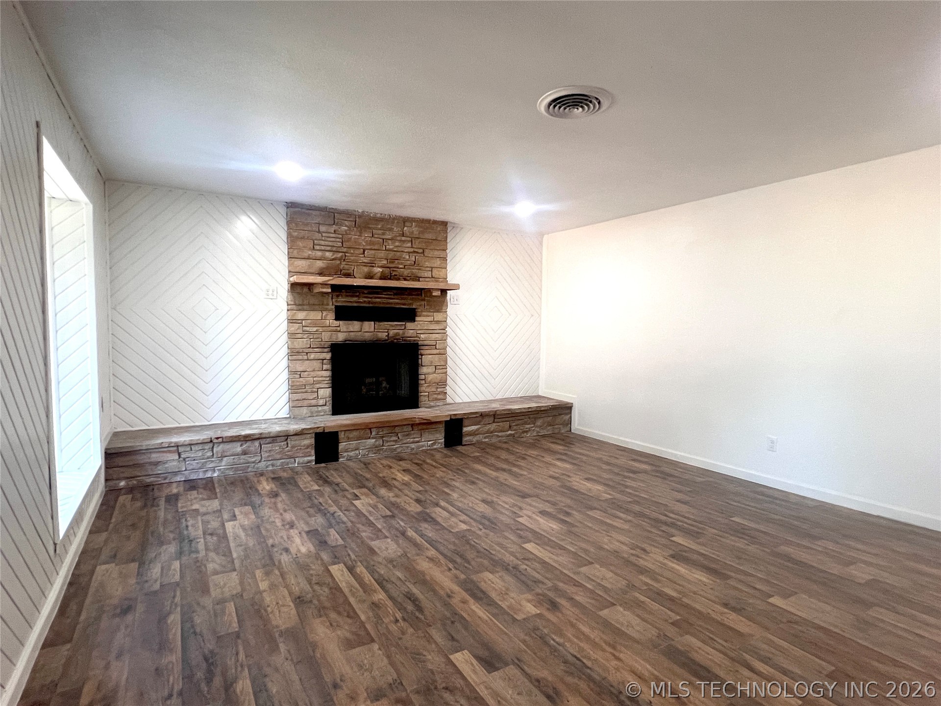563 W Chambers Road Property Photo 29