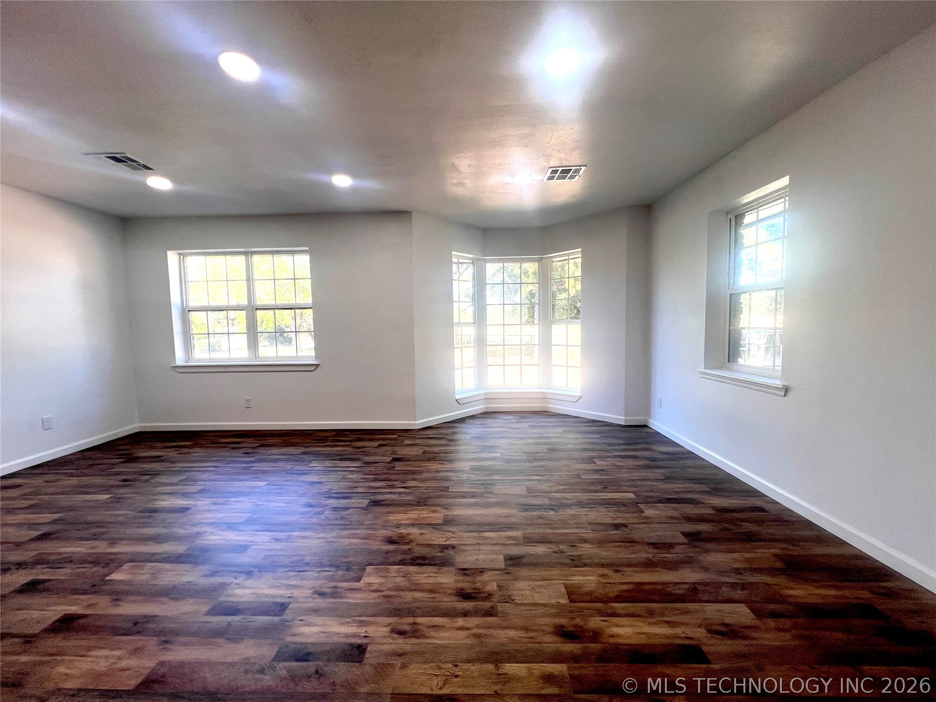 563 W Chambers Road Property Photo 34