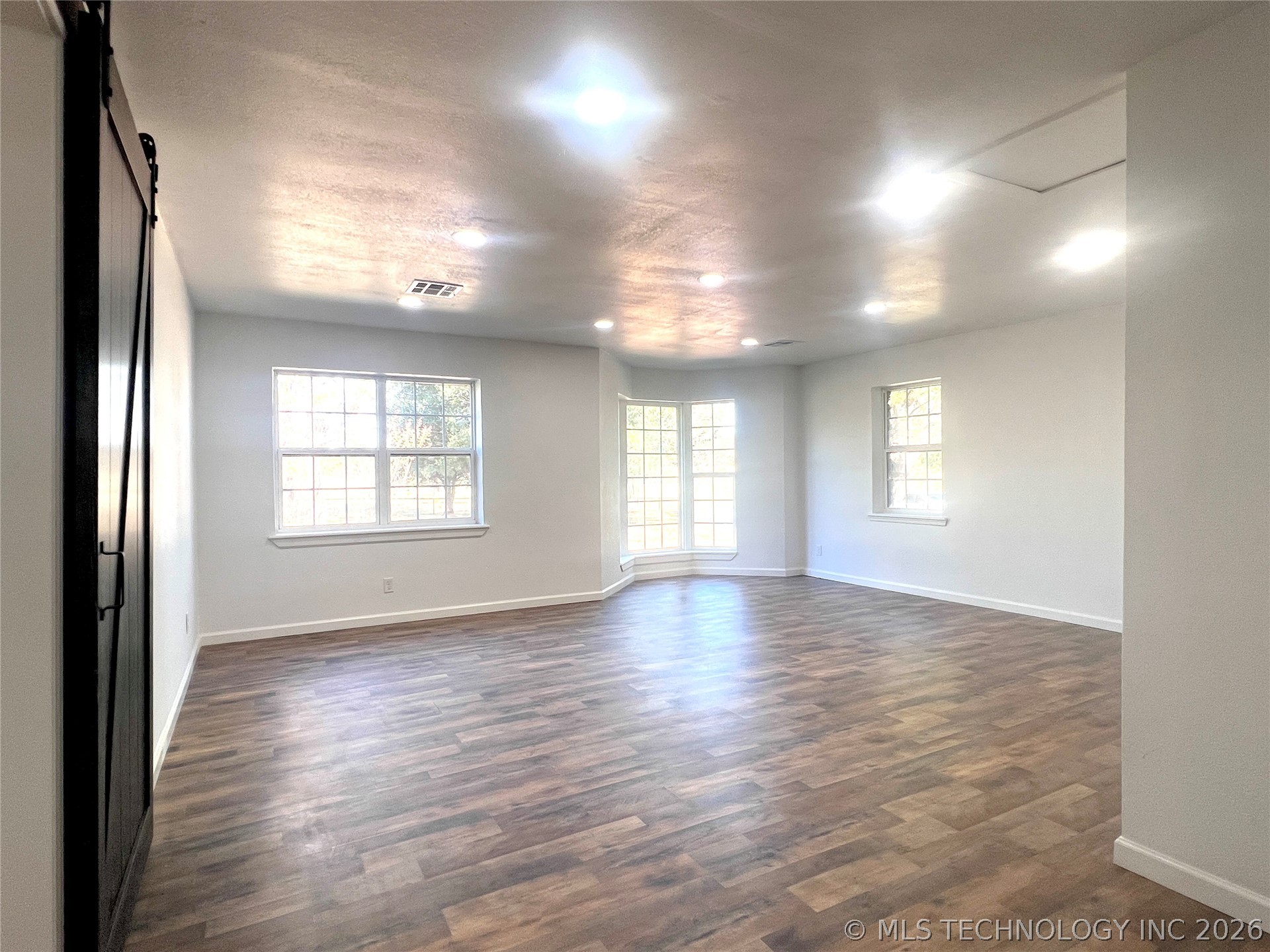 563 W Chambers Road Property Photo 37