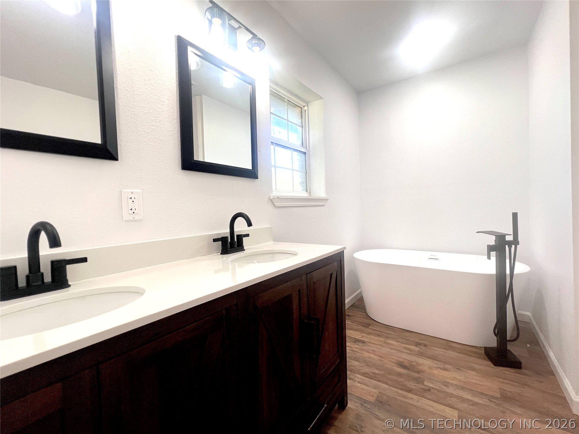 563 W Chambers Road Property Photo 41