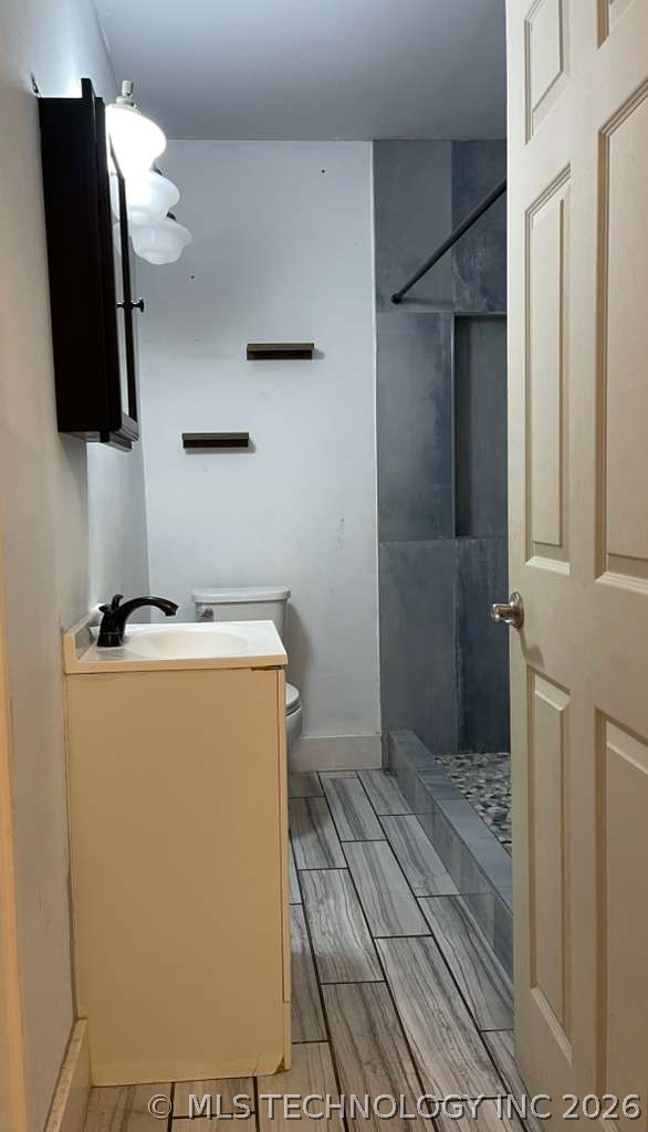 723 N Knoxville Avenue Property Photo 9