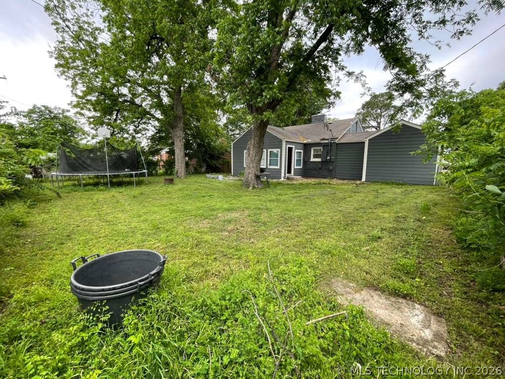 723 N Knoxville Avenue Property Photo 10