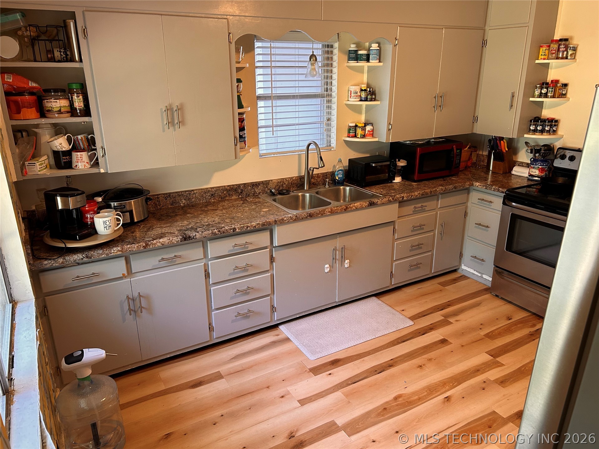 123 E 15th Property Photo 3