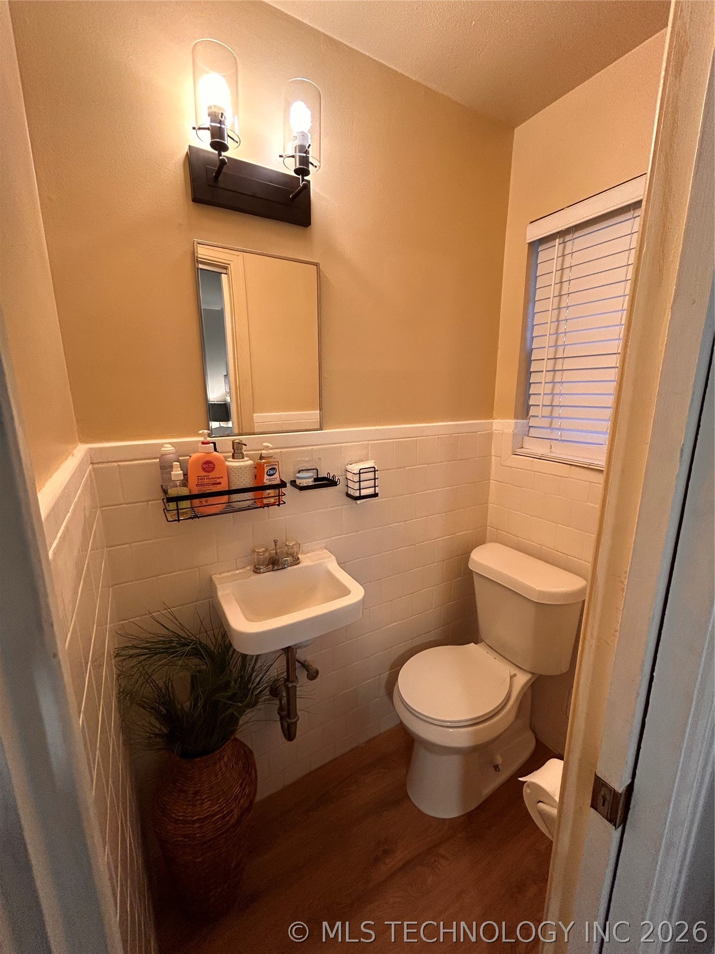 123 E 15th Property Photo 7