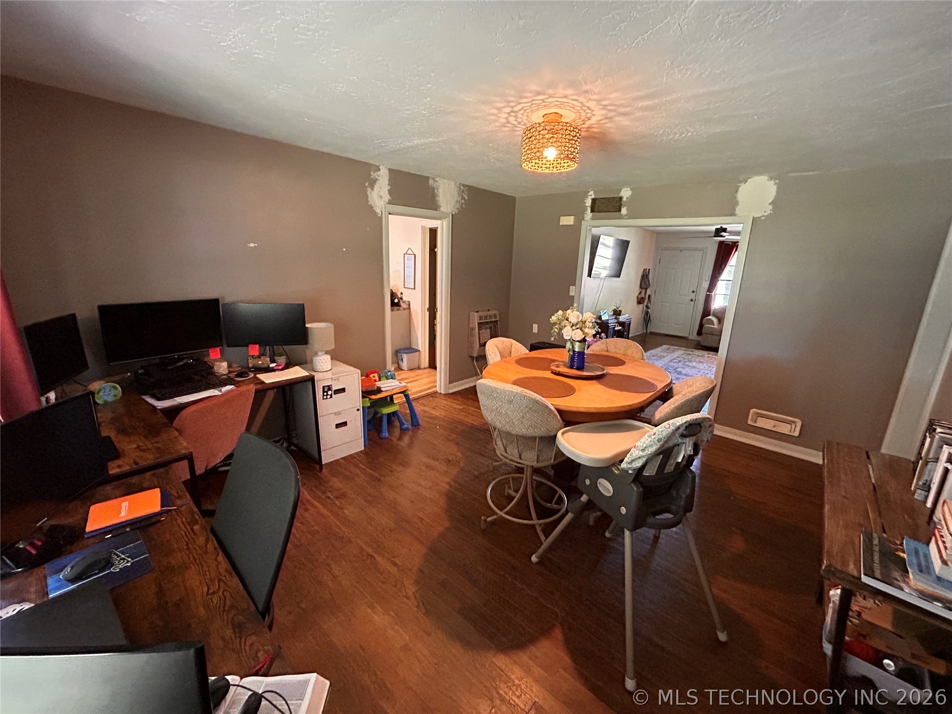 123 E 15th Property Photo 12
