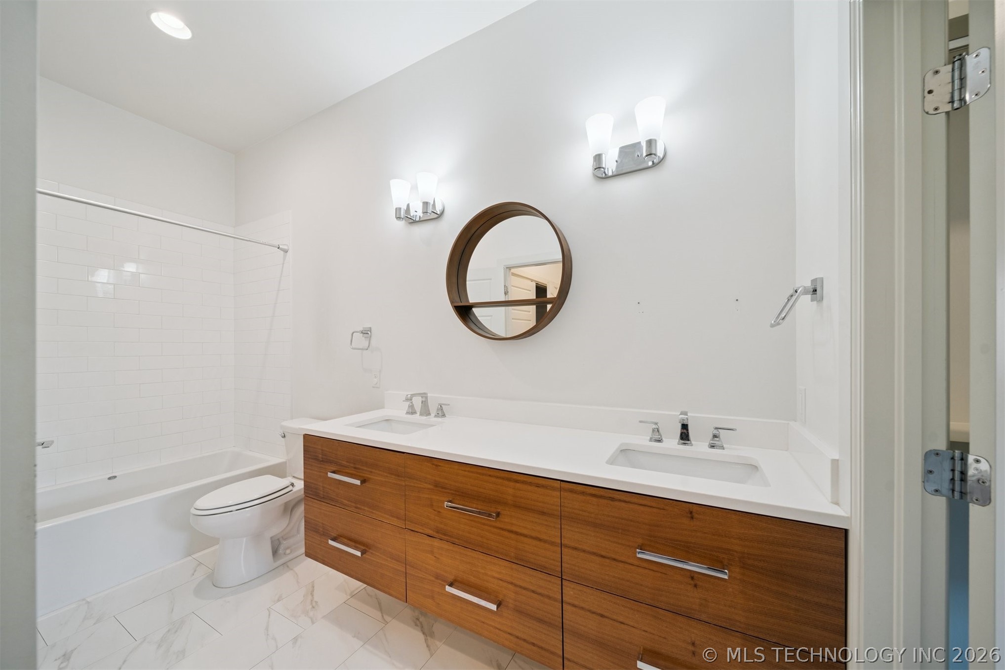 1137 E 7th Street B Property Photo 19