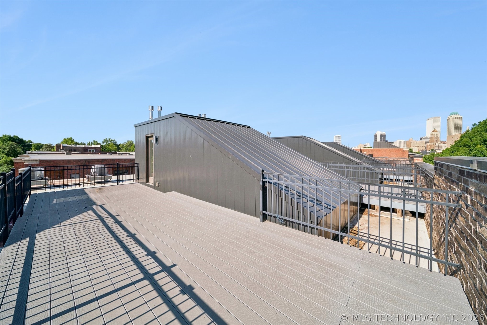 1137 E 7th Street B Property Photo 24