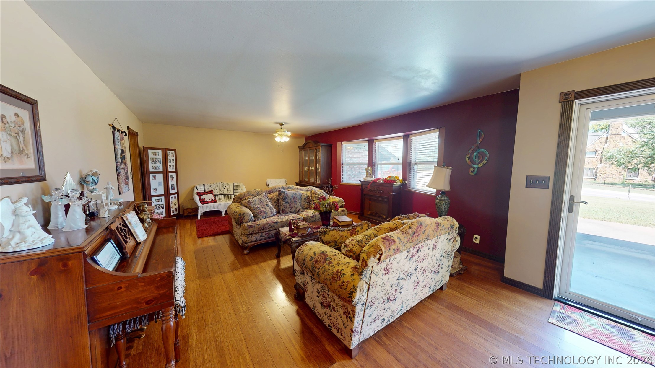 1005 S Broadway Property Photo 2
