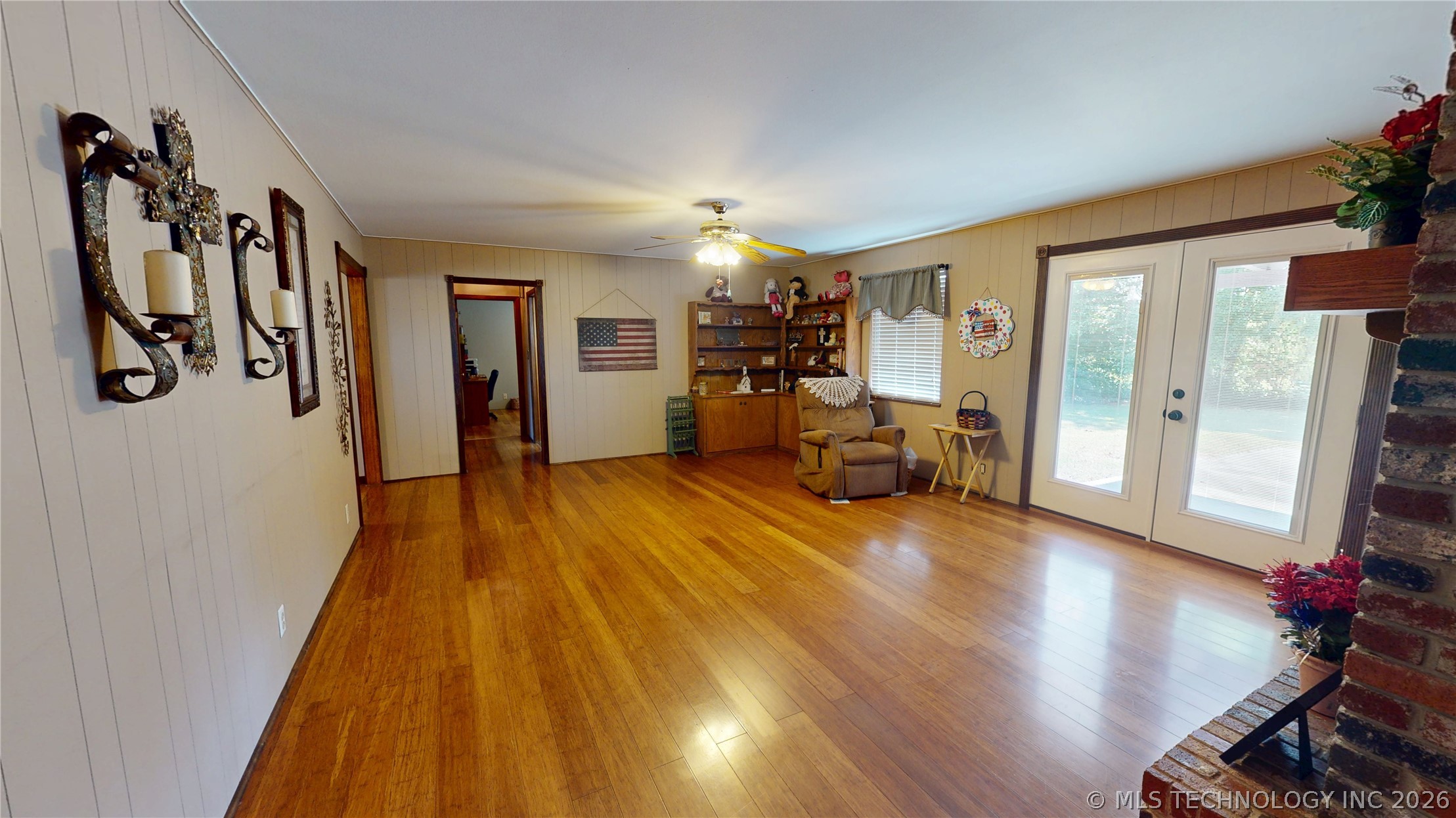 1005 S Broadway Property Photo 7