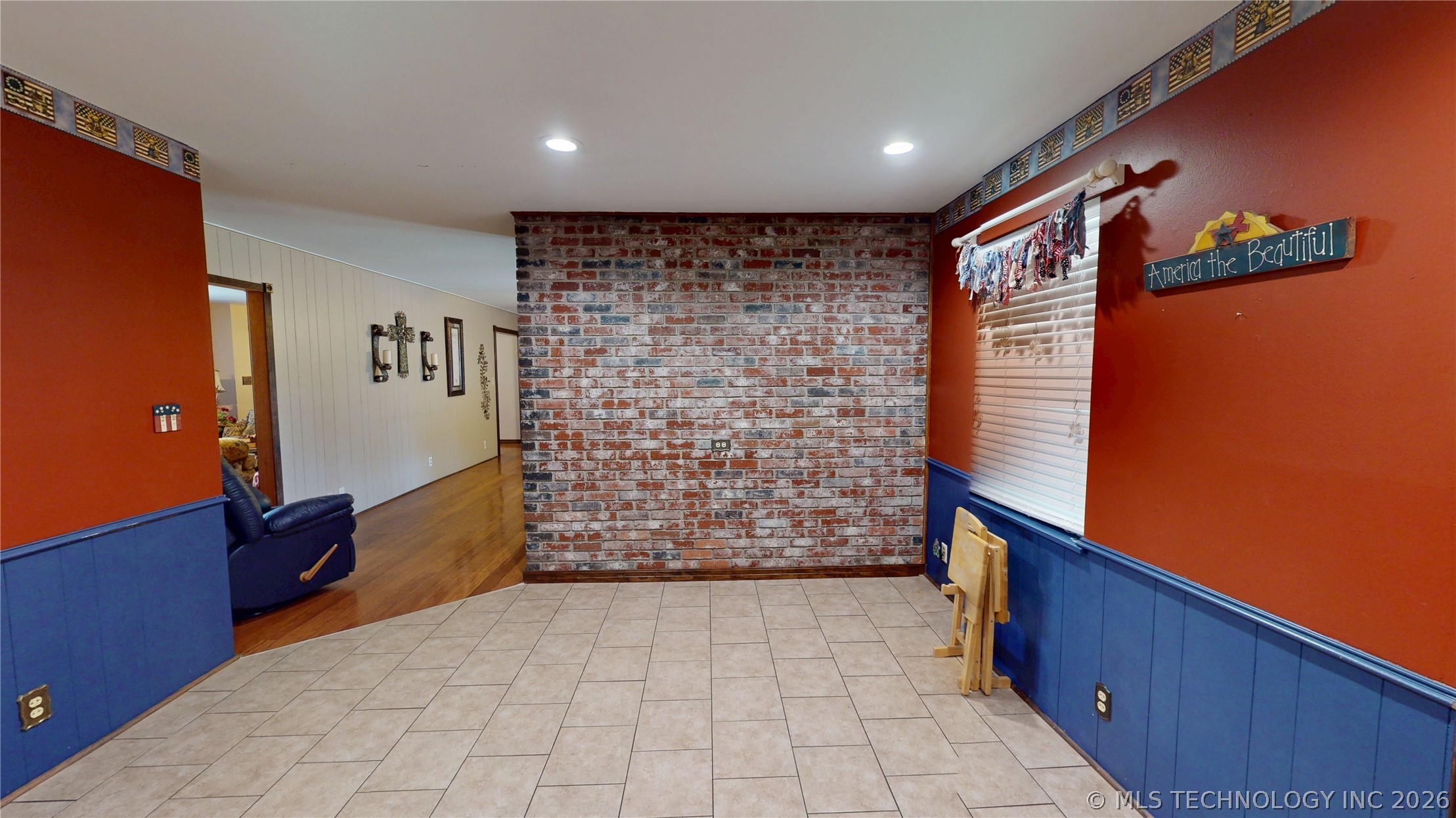 1005 S Broadway Property Photo 9
