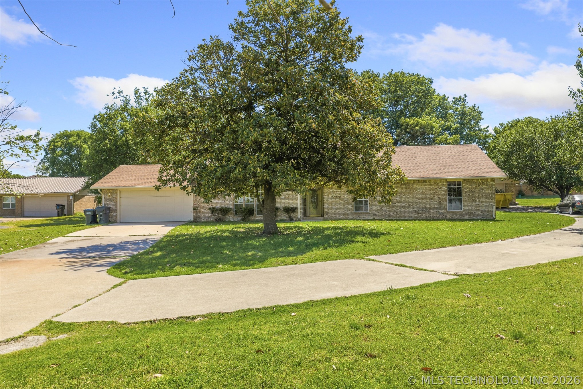 1922 S Plainview Property Photo 1
