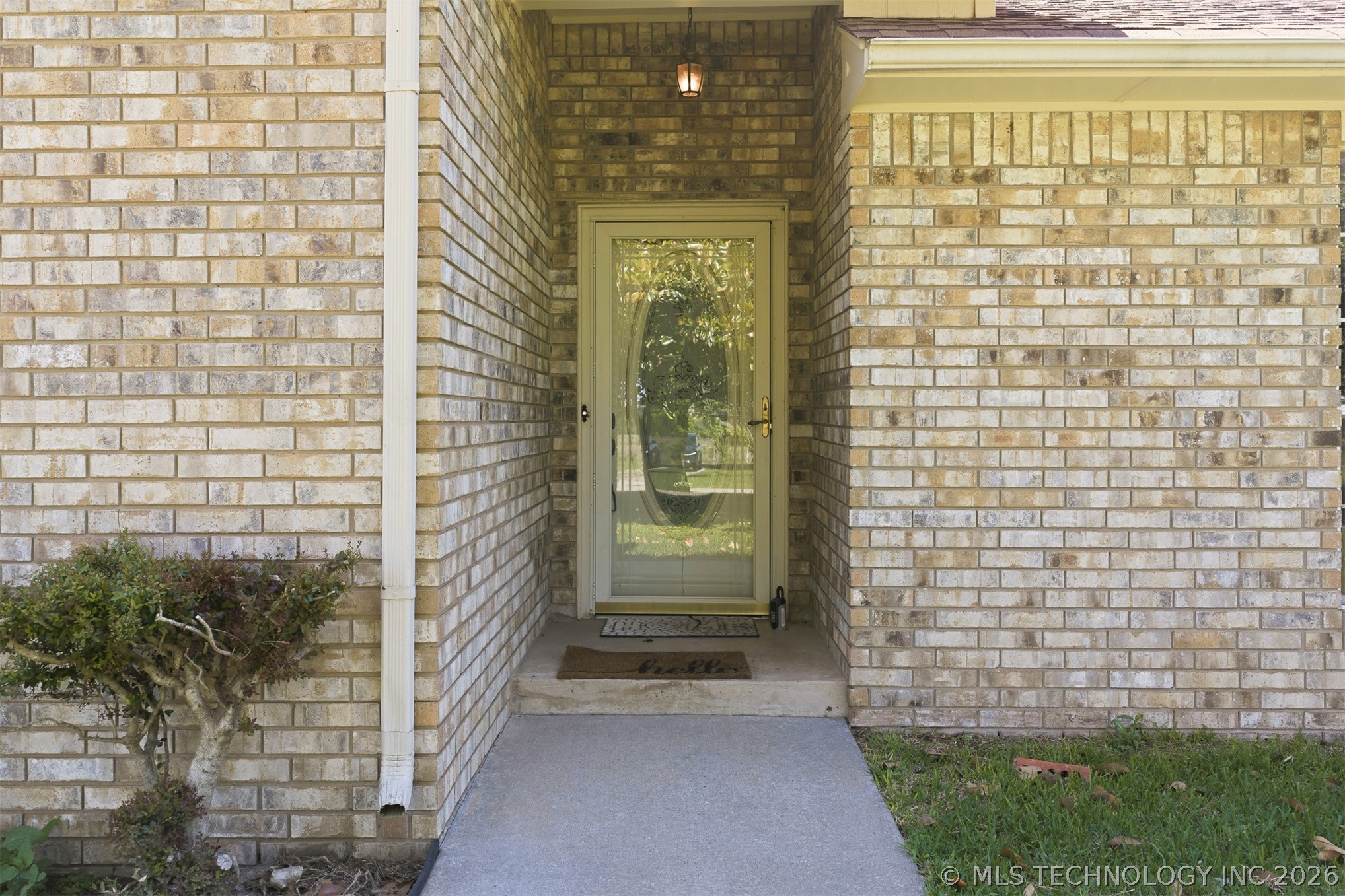 1922 S Plainview Property Photo 2