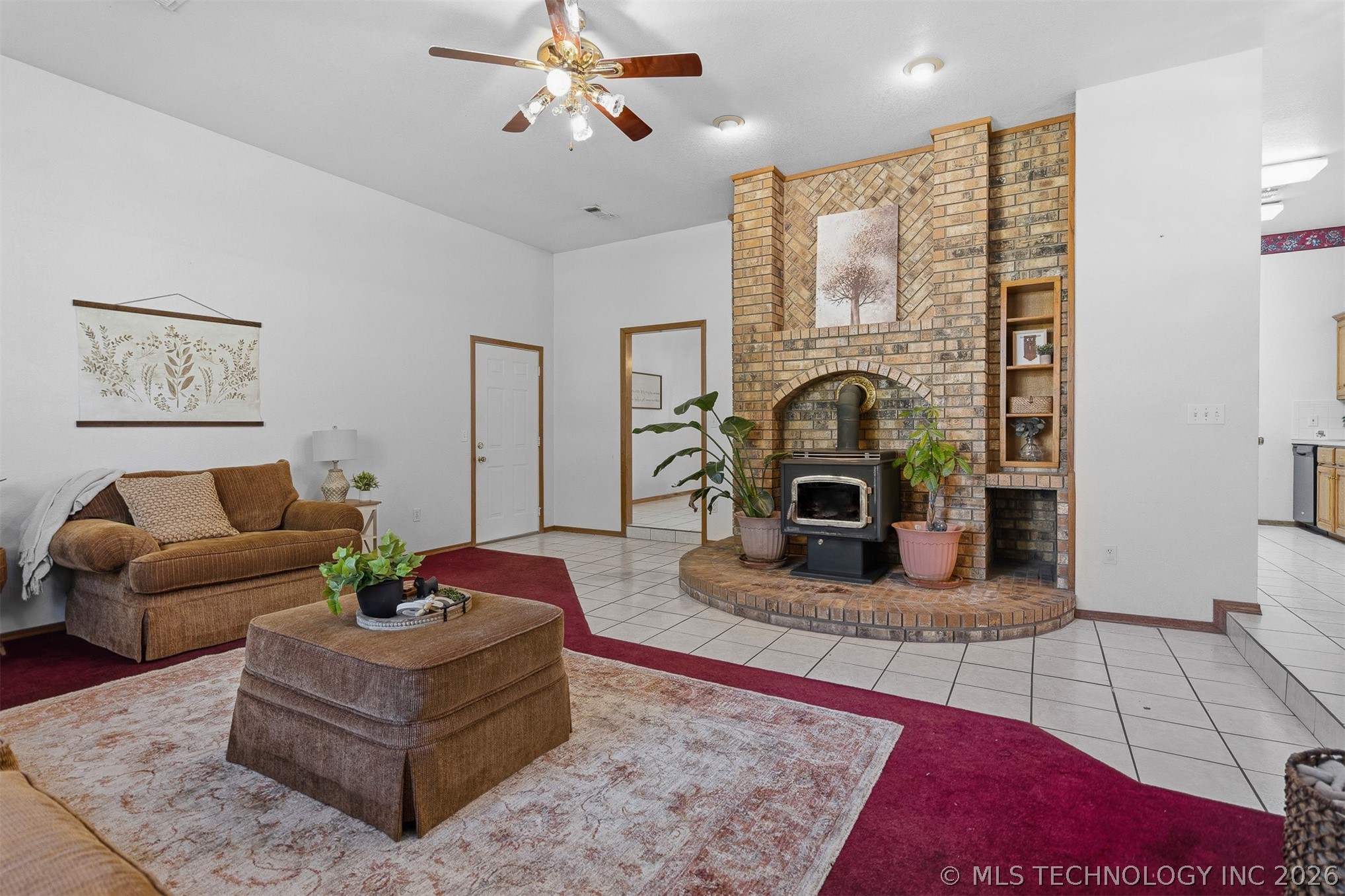 1922 S Plainview Property Photo 5