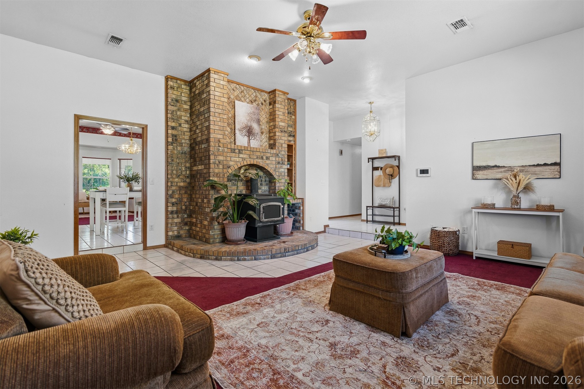 1922 S Plainview Property Photo 6