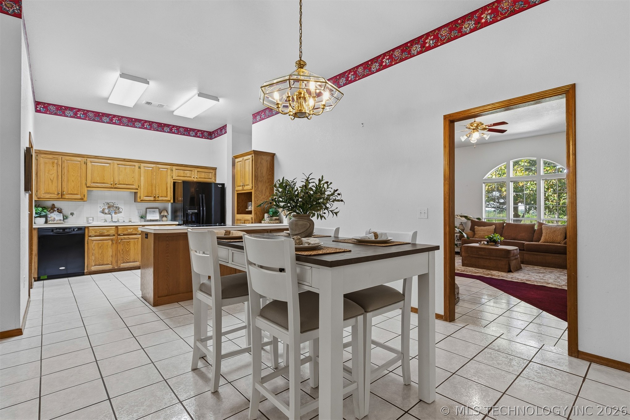 1922 S Plainview Property Photo 9