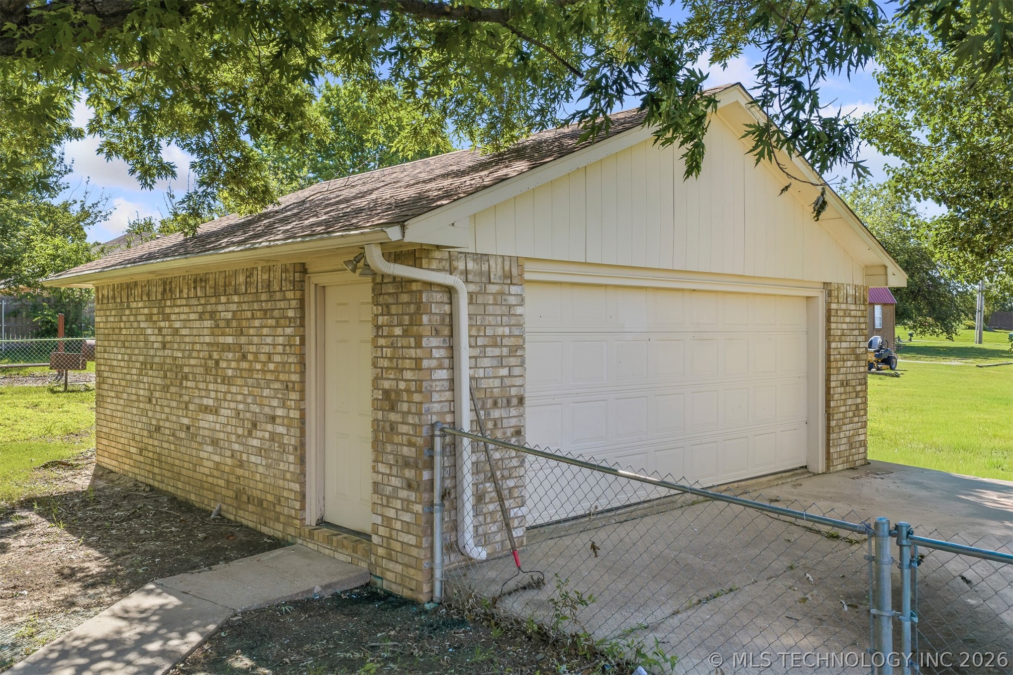1922 S Plainview Property Photo 36