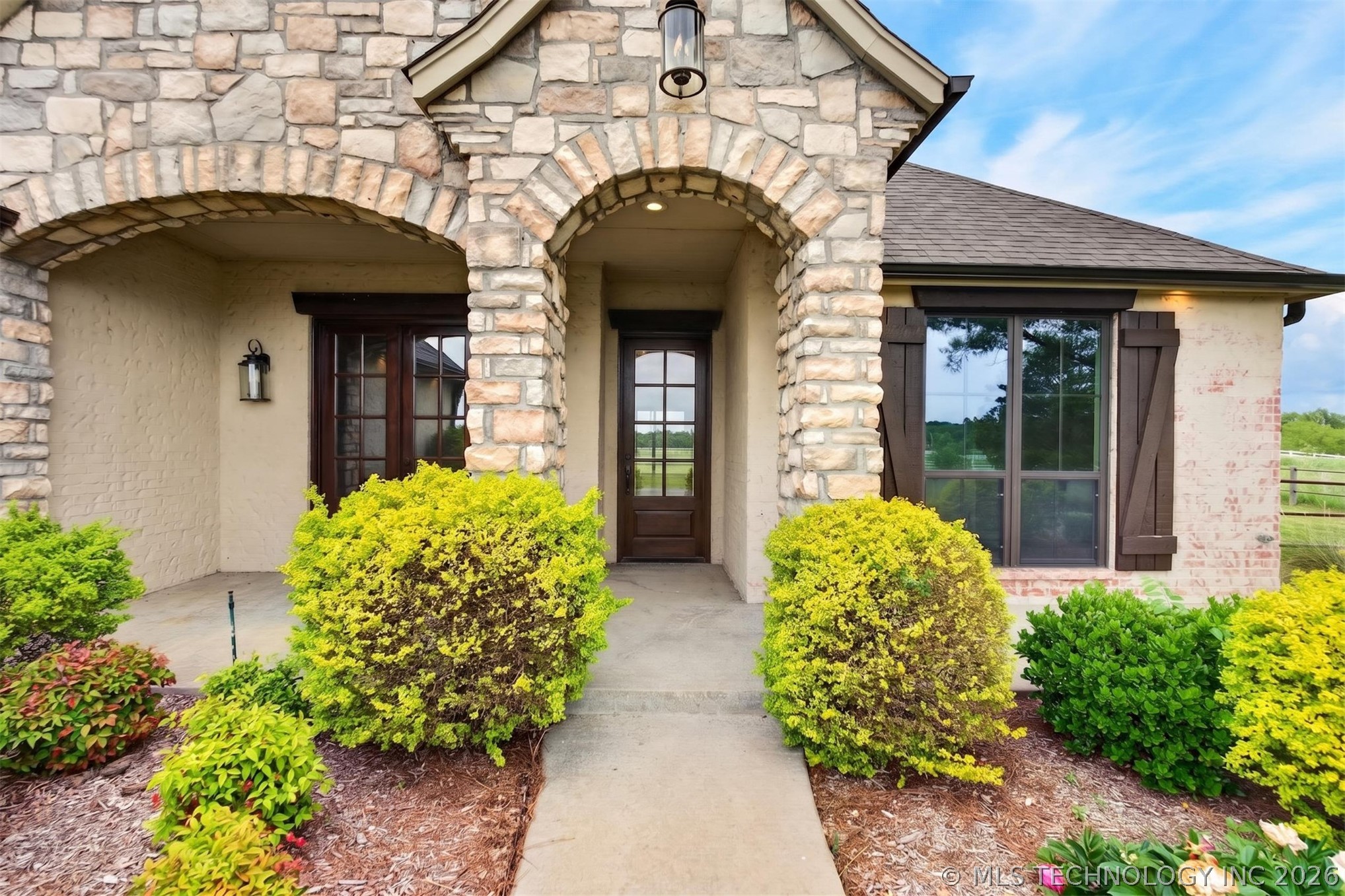 891 E 181st Street Property Photo 4