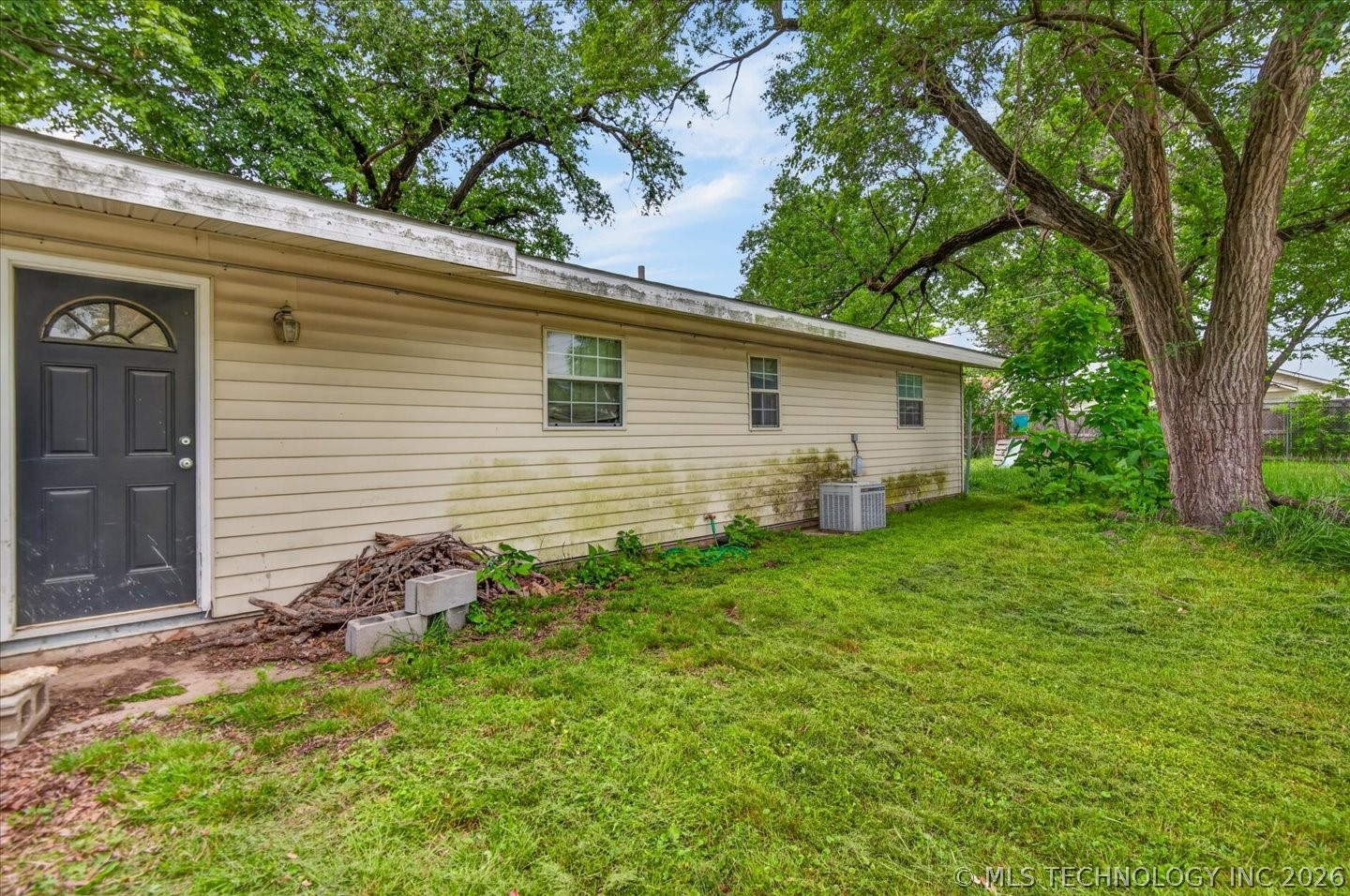 221 Spring Road Property Photo 2
