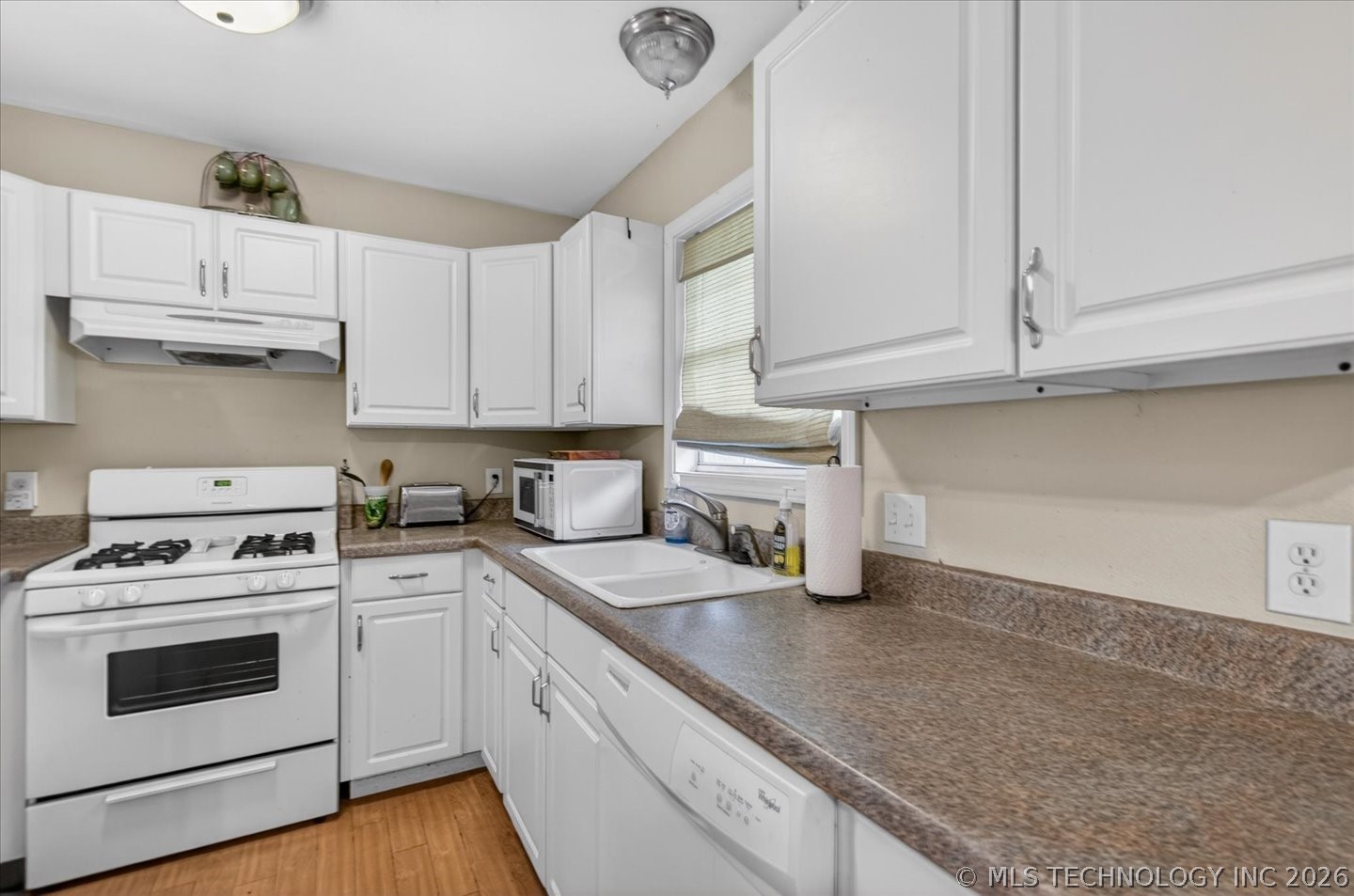 221 Spring Road Property Photo 6