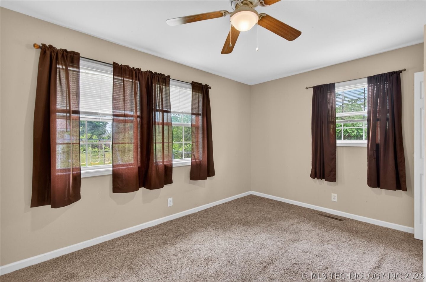 221 Spring Road Property Photo 15