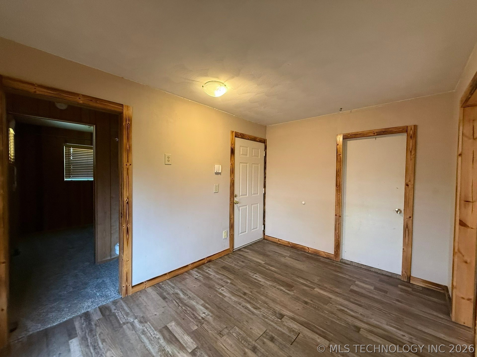 1445 E Oak Street Property Photo 6