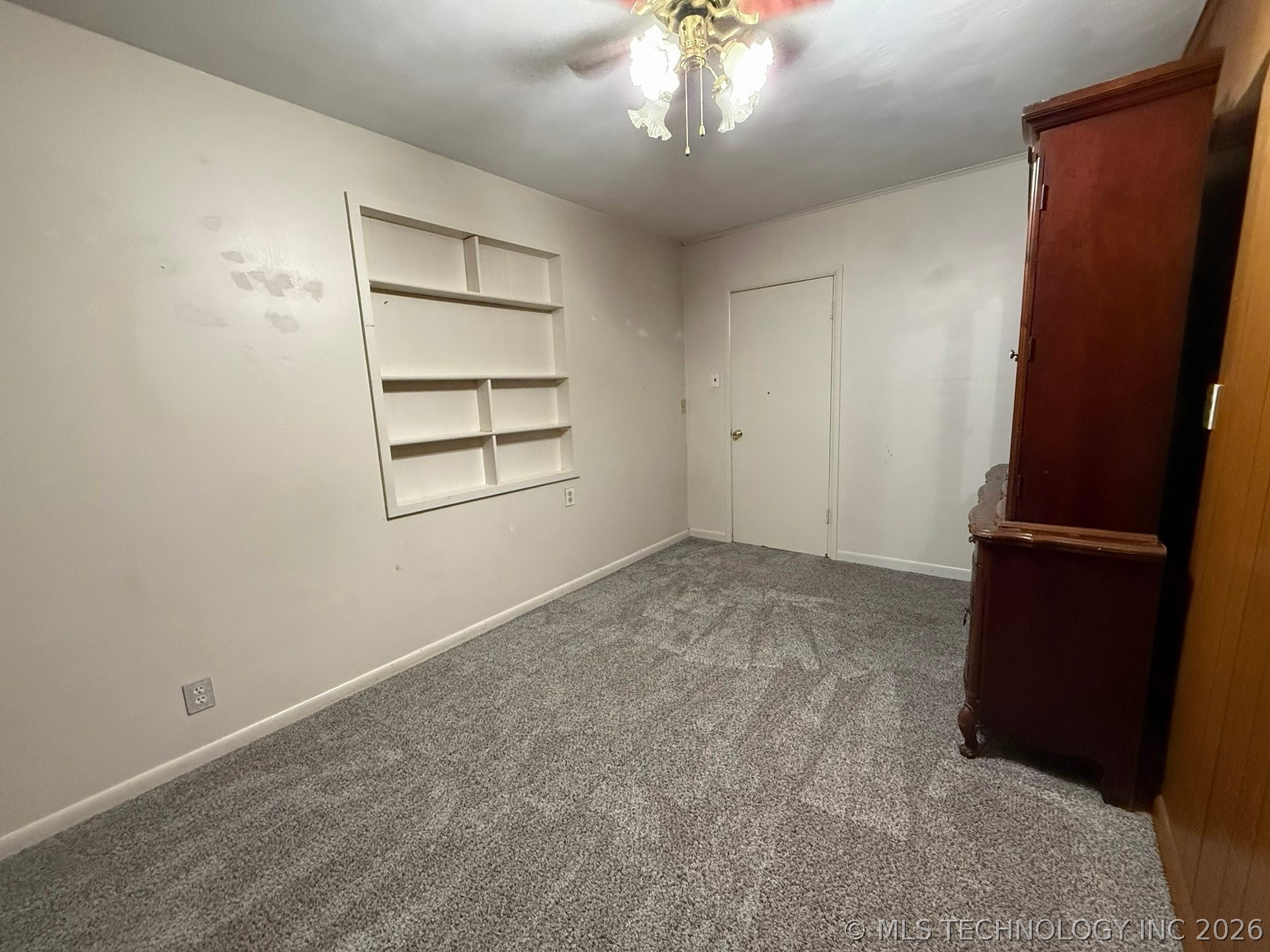 1445 E Oak Street Property Photo 7