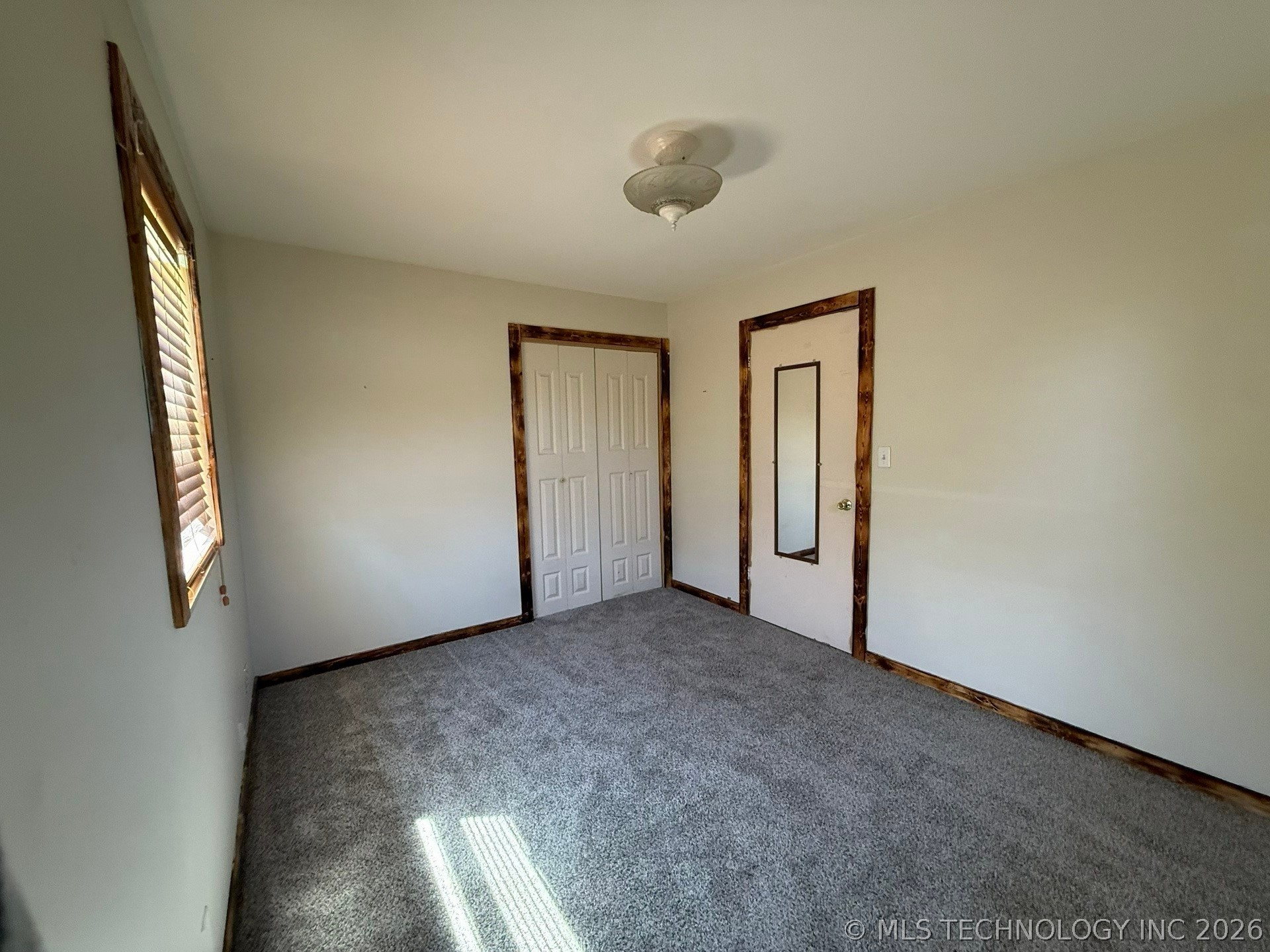 1445 E Oak Street Property Photo 11