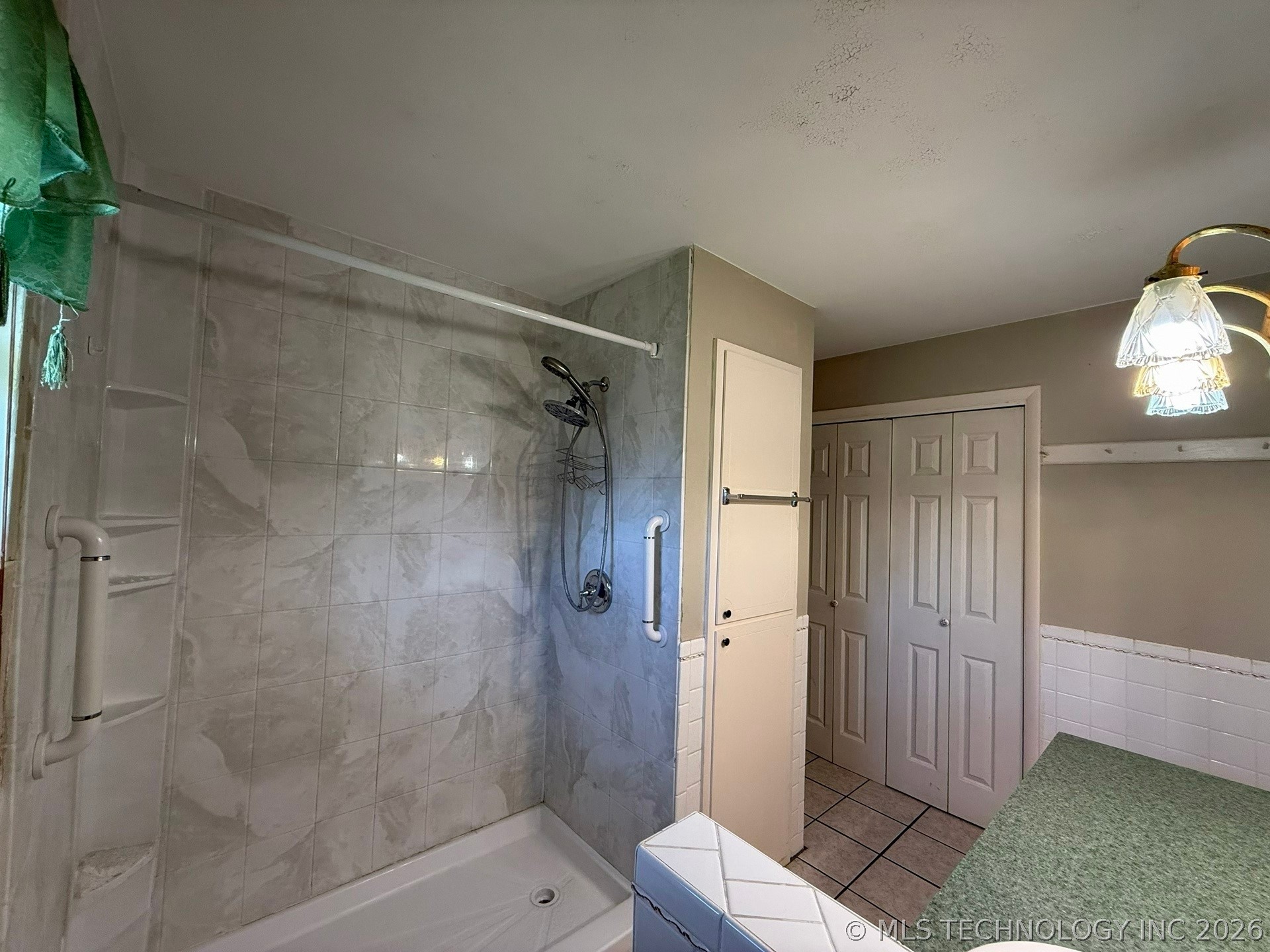 1445 E Oak Street Property Photo 13