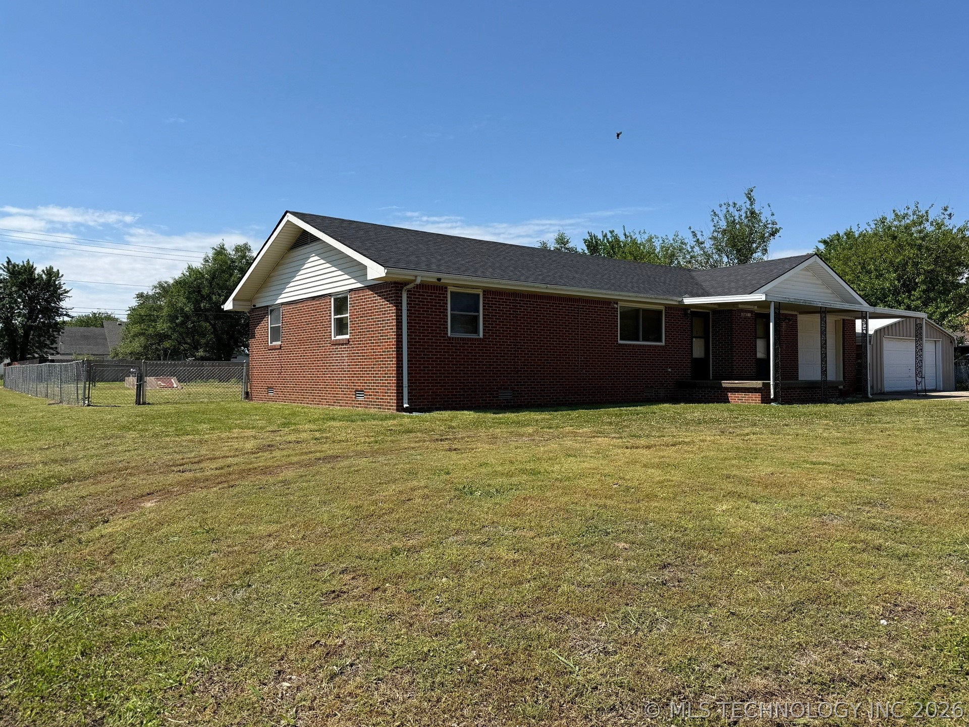 1445 E Oak Street Property Photo 17