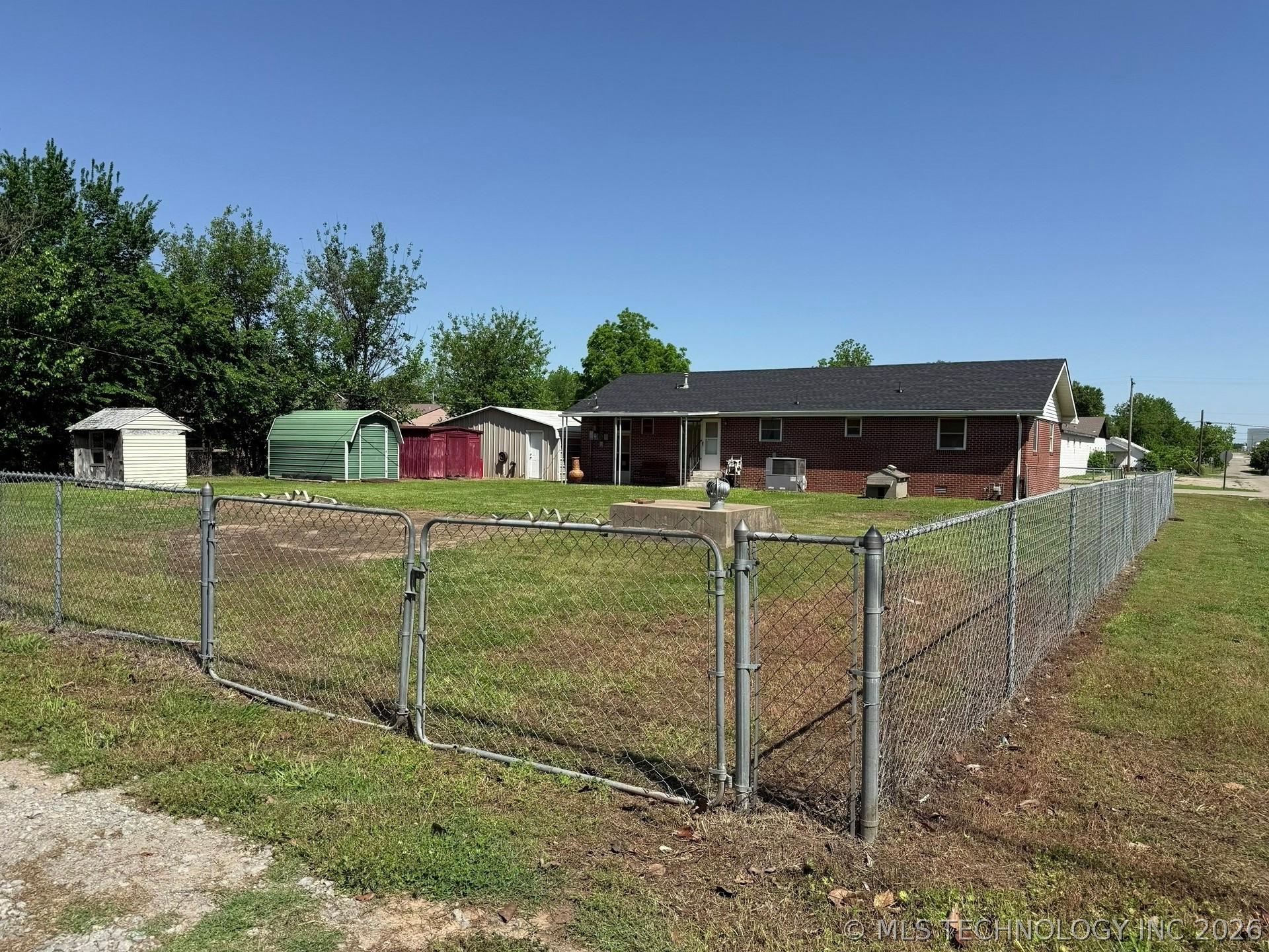 1445 E Oak Street Property Photo 18