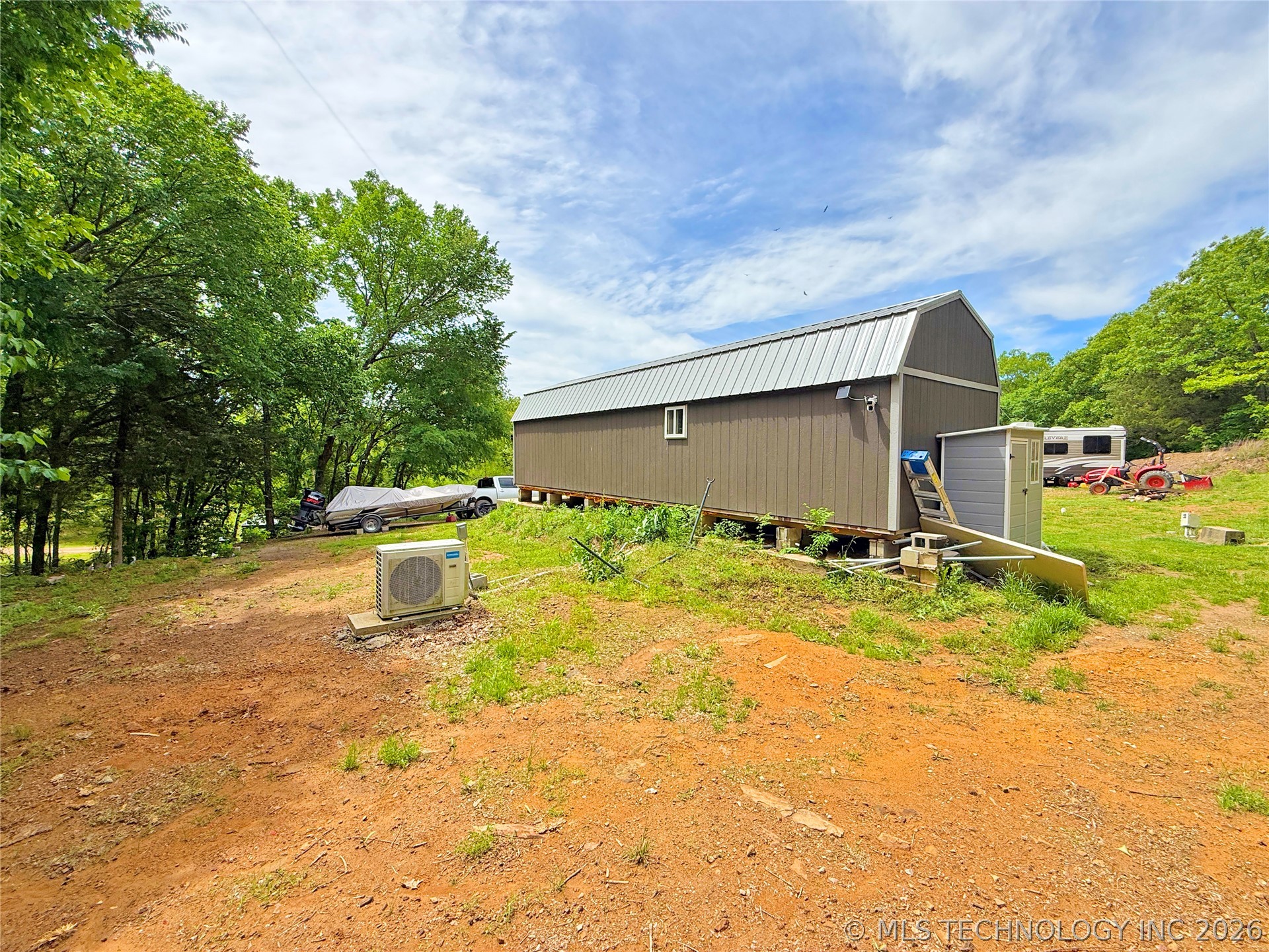 414023 E 1213 Road Property Photo 2