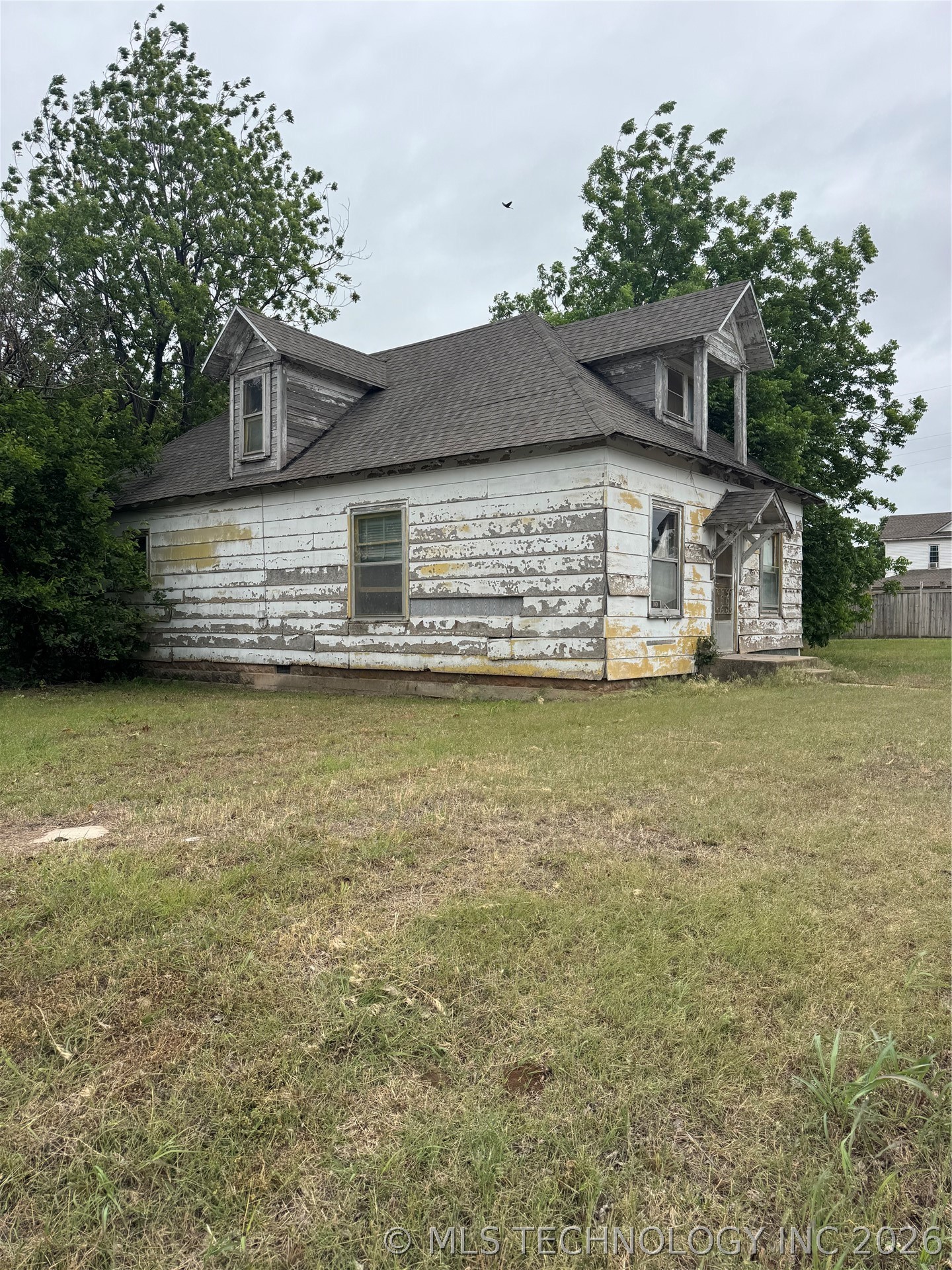206 Comanche Street Property Photo 3