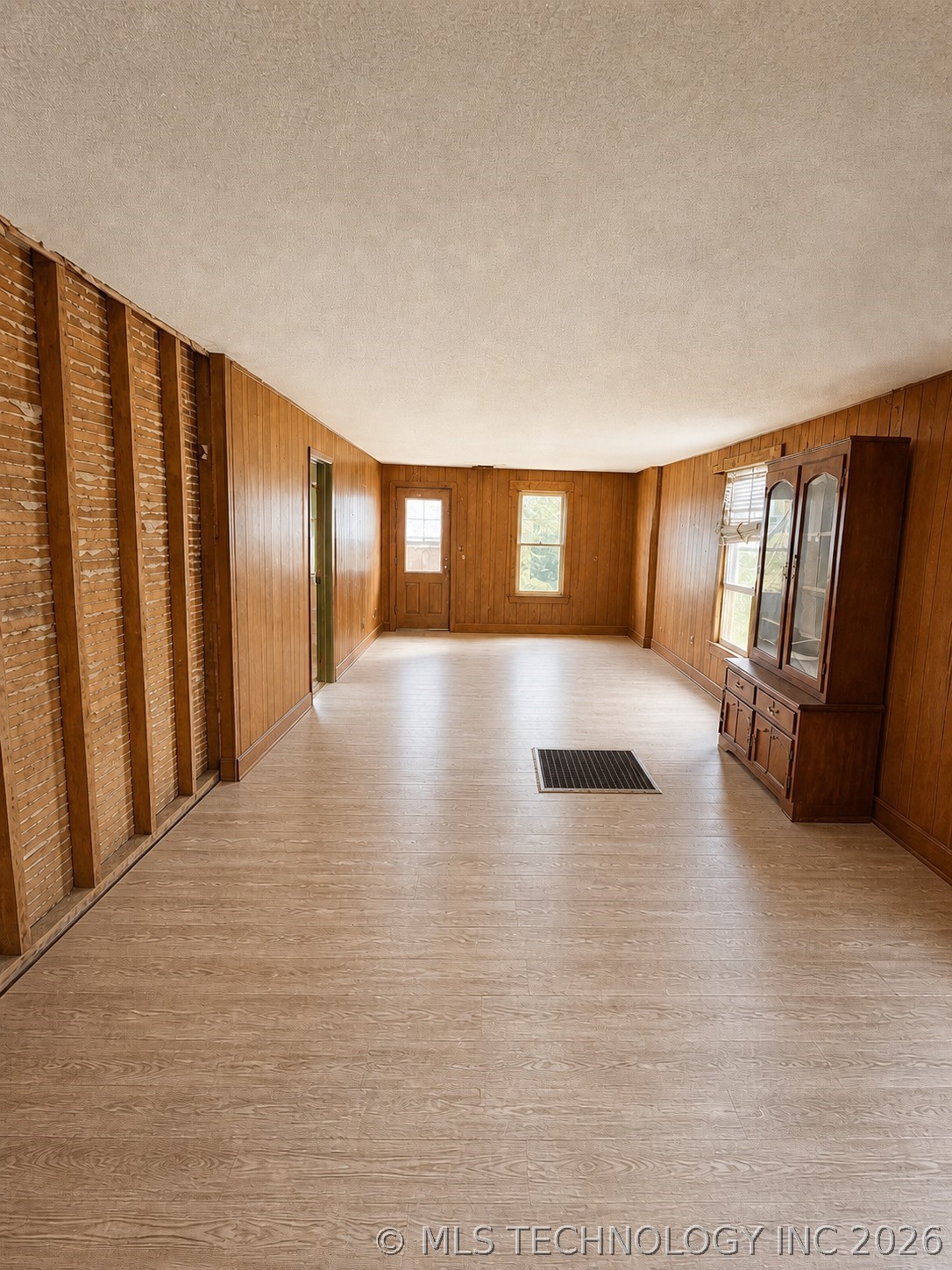 206 Comanche Street Property Photo 4