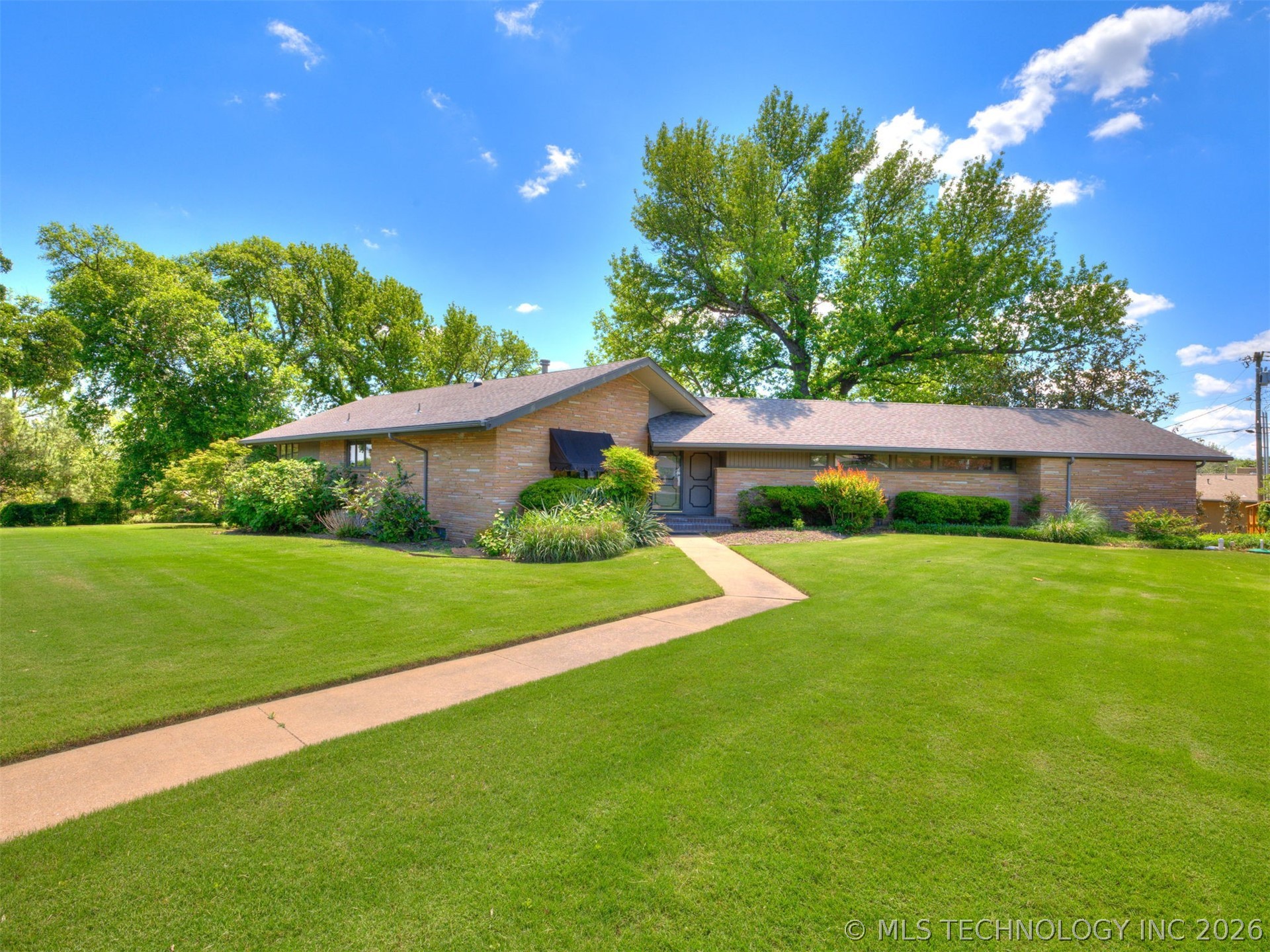1420 E Fairview Avenue Property Photo 1