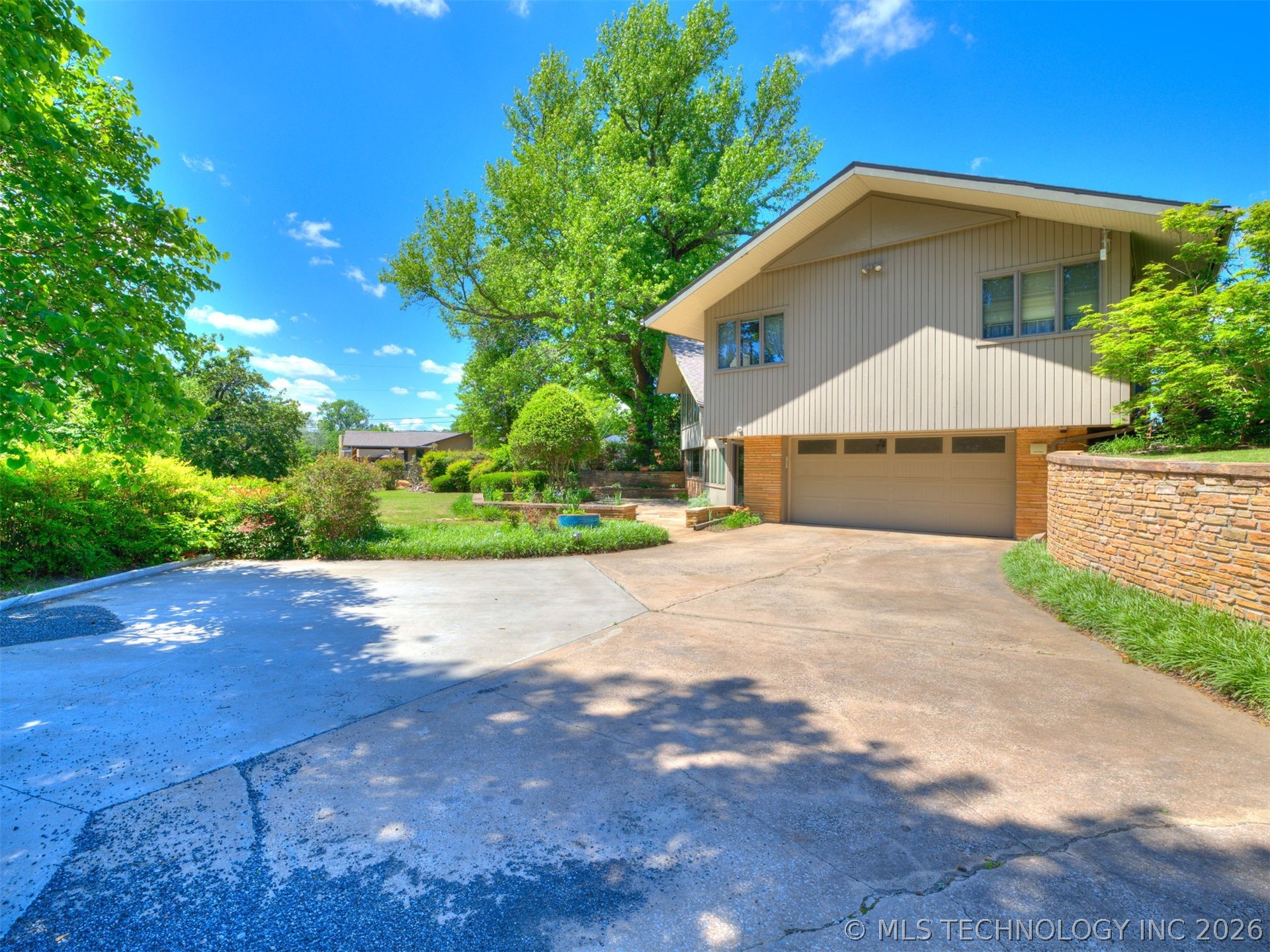 1420 E Fairview Avenue Property Photo 6