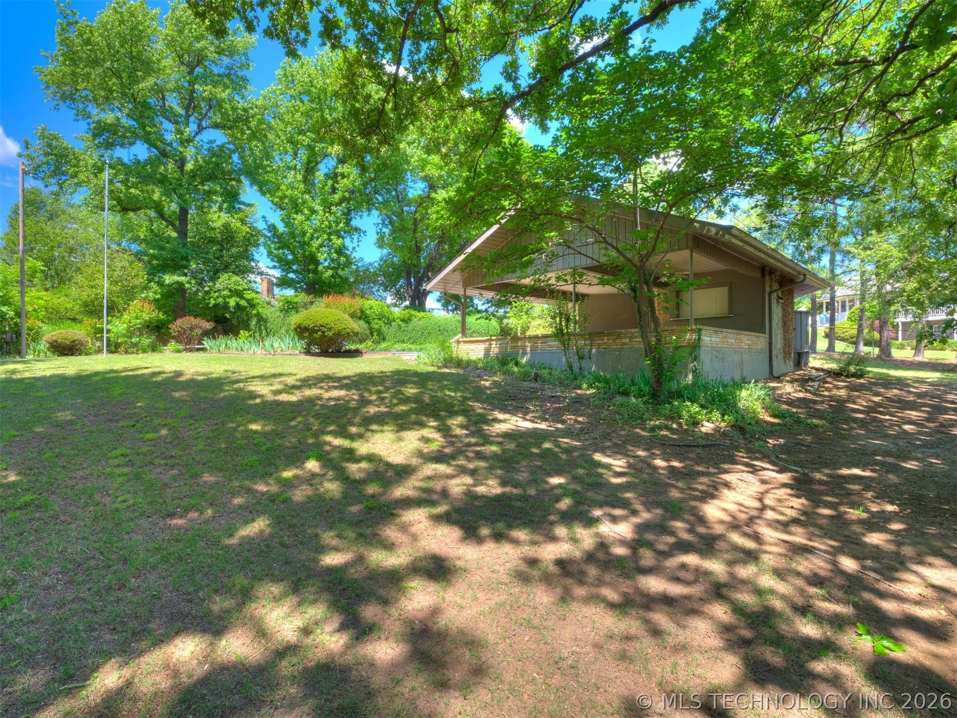 1420 E Fairview Avenue Property Photo 23