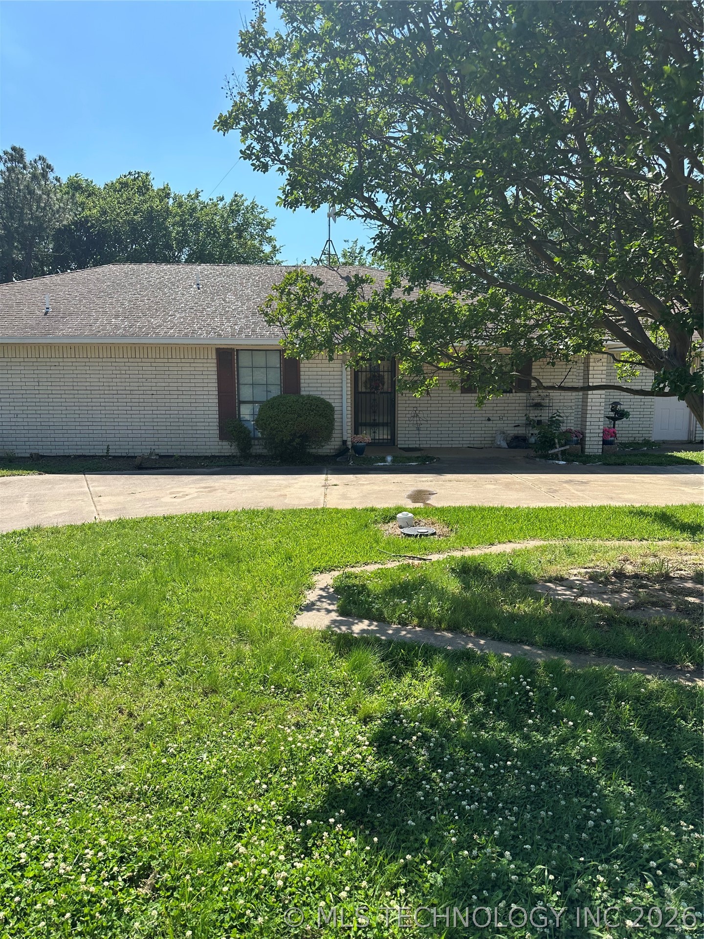 122 Shawna Property Photo 2