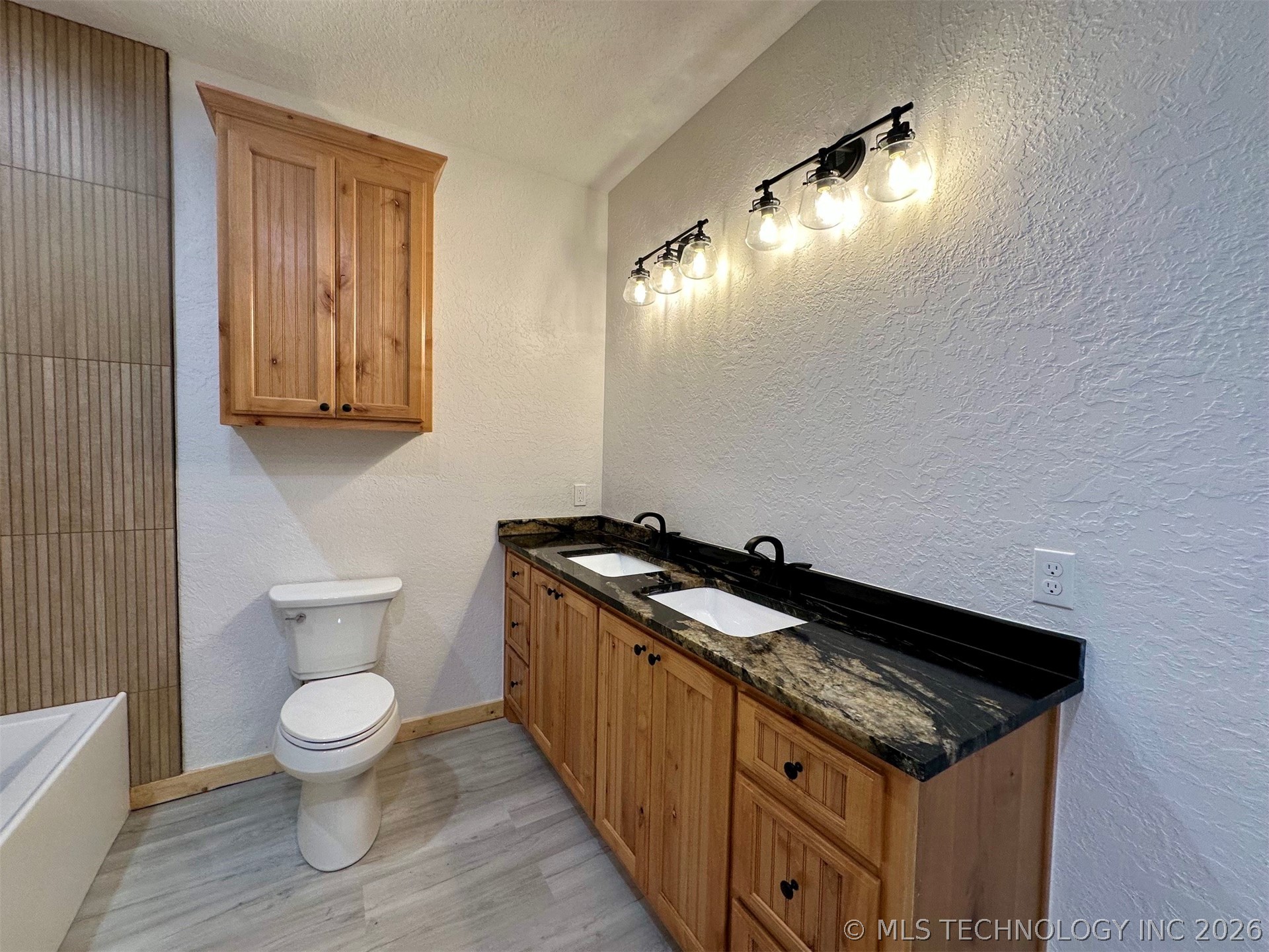 11792 Xander Lane Property Photo 14