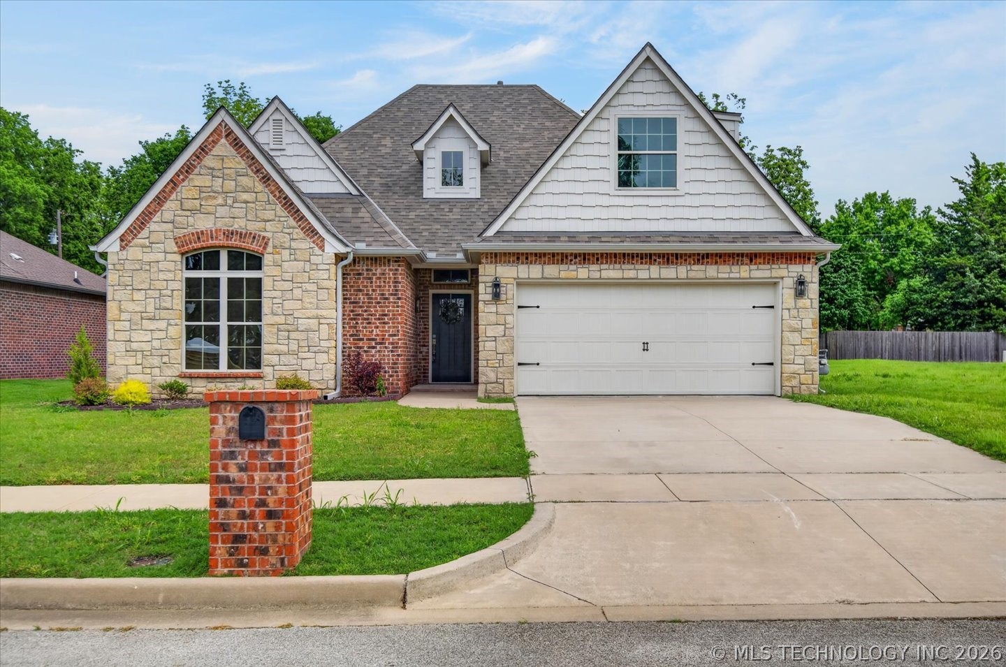 3224 Boardwalk Court Property Photo 1