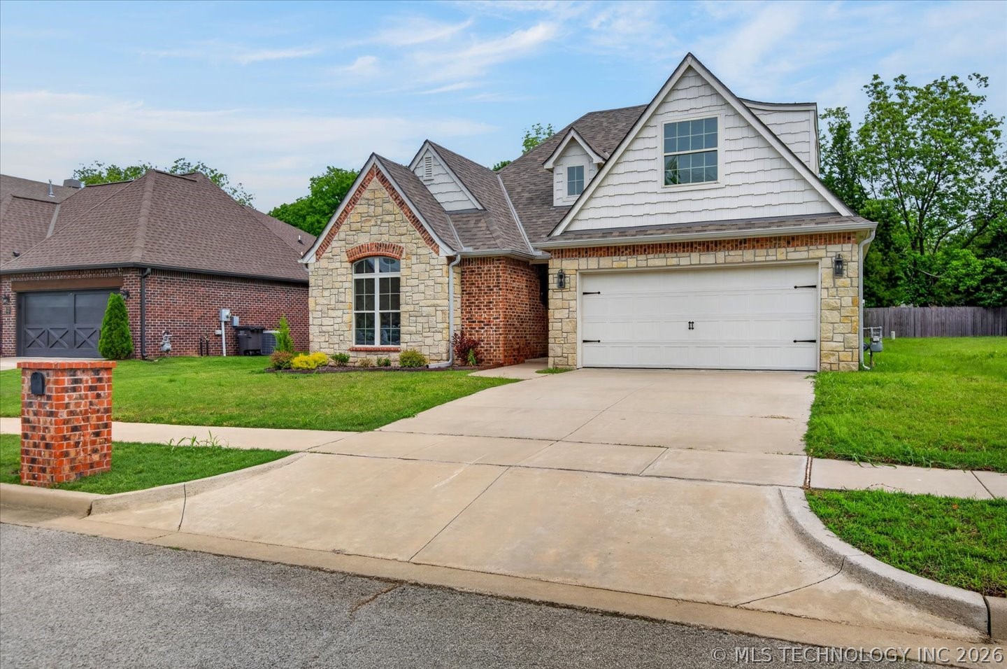 3224 Boardwalk Court Property Photo 2