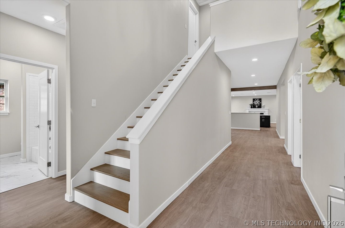3224 Boardwalk Court Property Photo 5