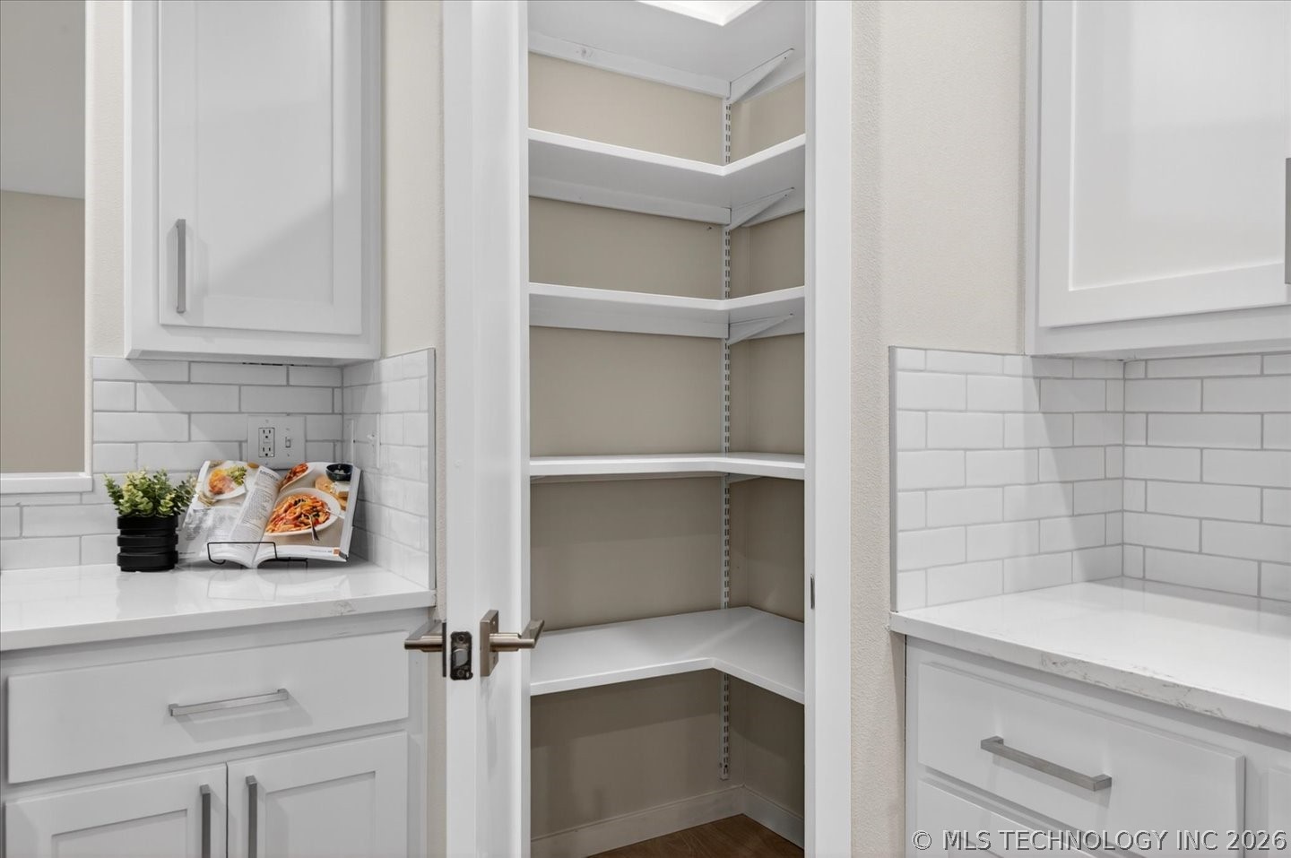 3224 Boardwalk Court Property Photo 16