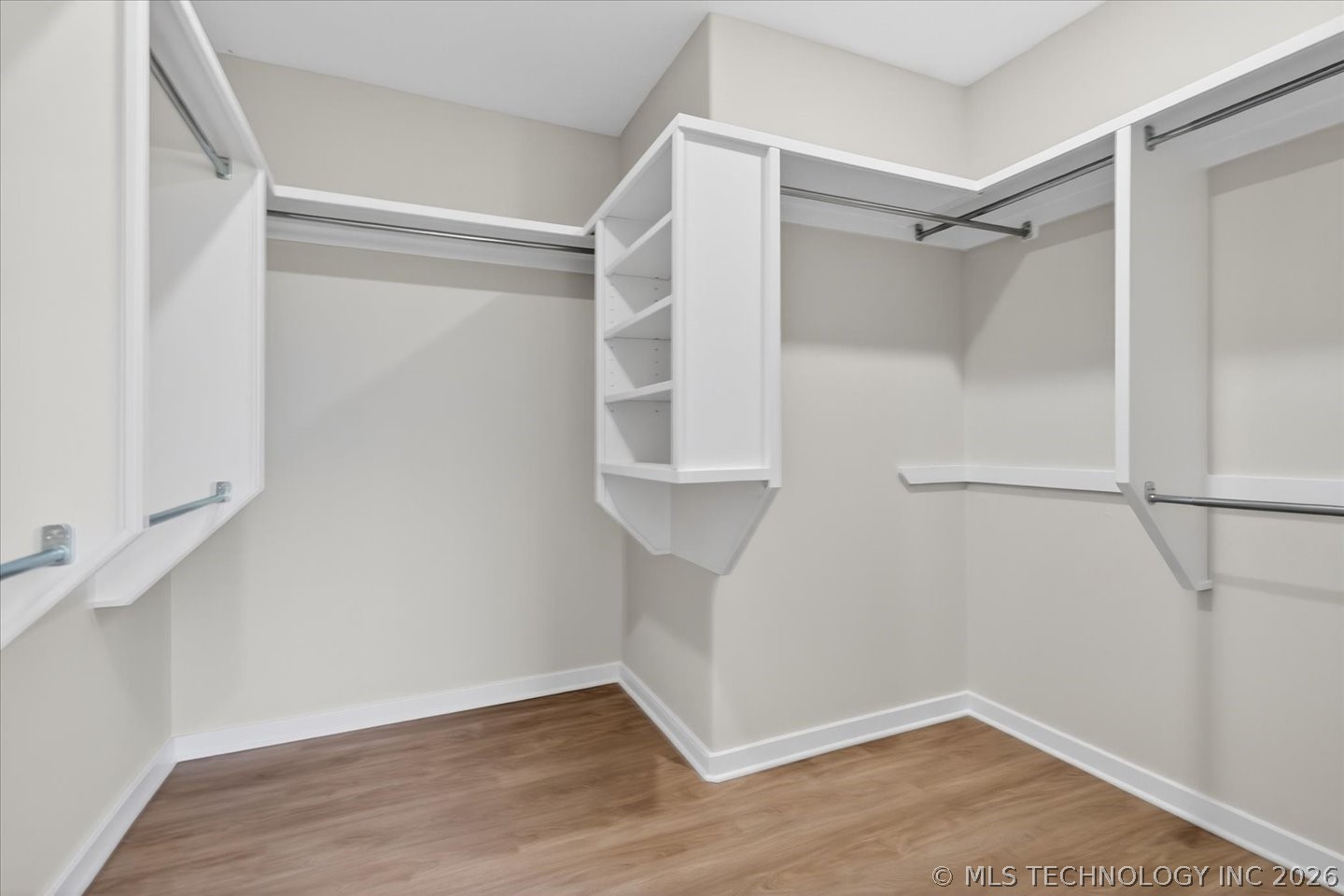 3224 Boardwalk Court Property Photo 27