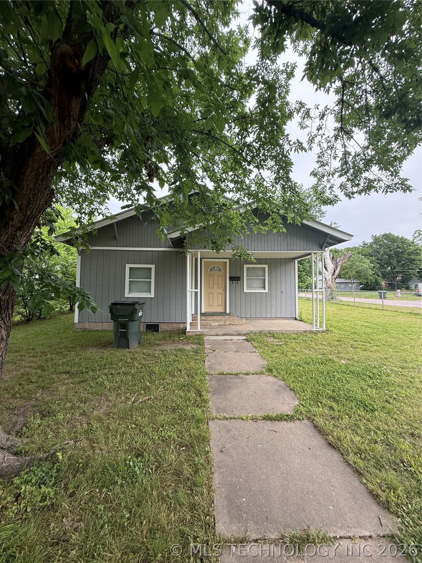 1202 W Division Street Property Photo 2