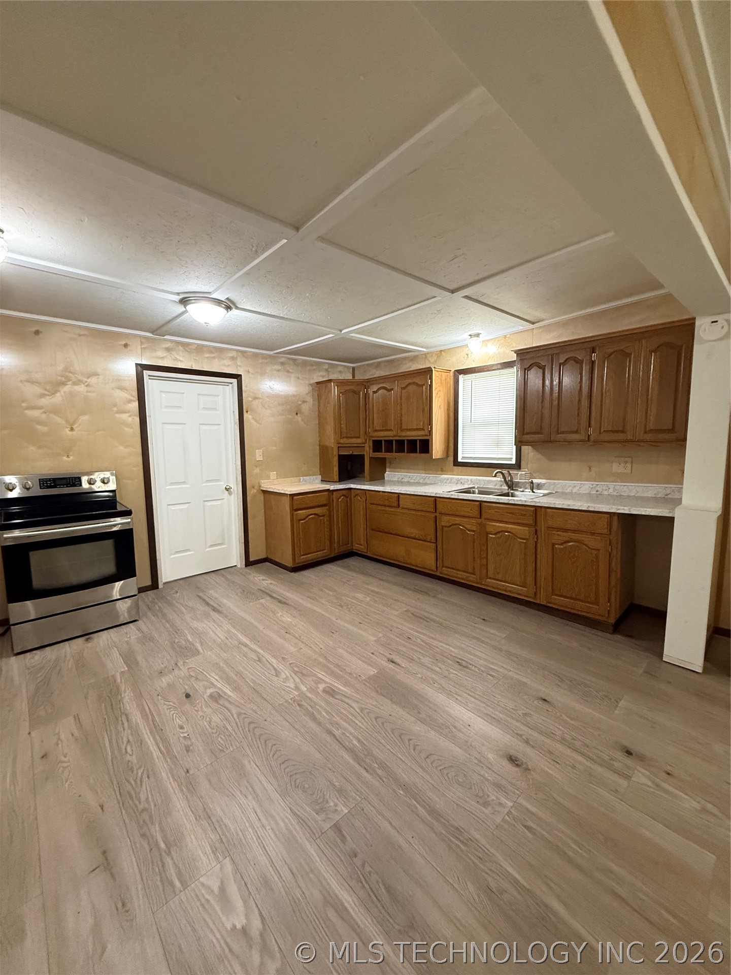 1202 W Division Street Property Photo 4