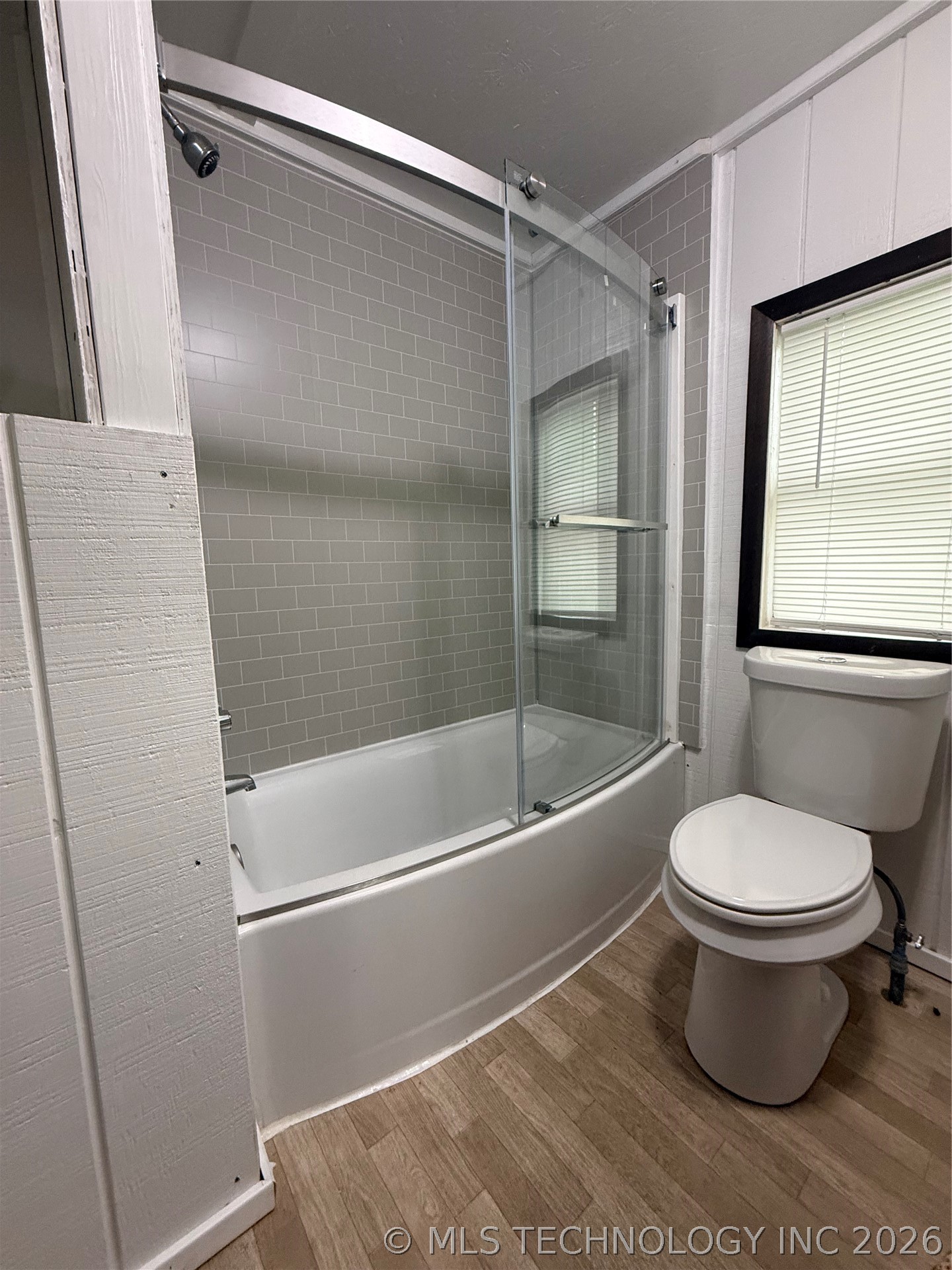 1202 W Division Street Property Photo 11