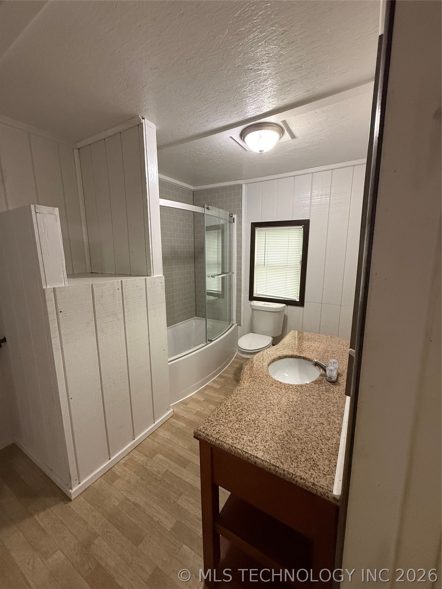 1202 W Division Street Property Photo 13